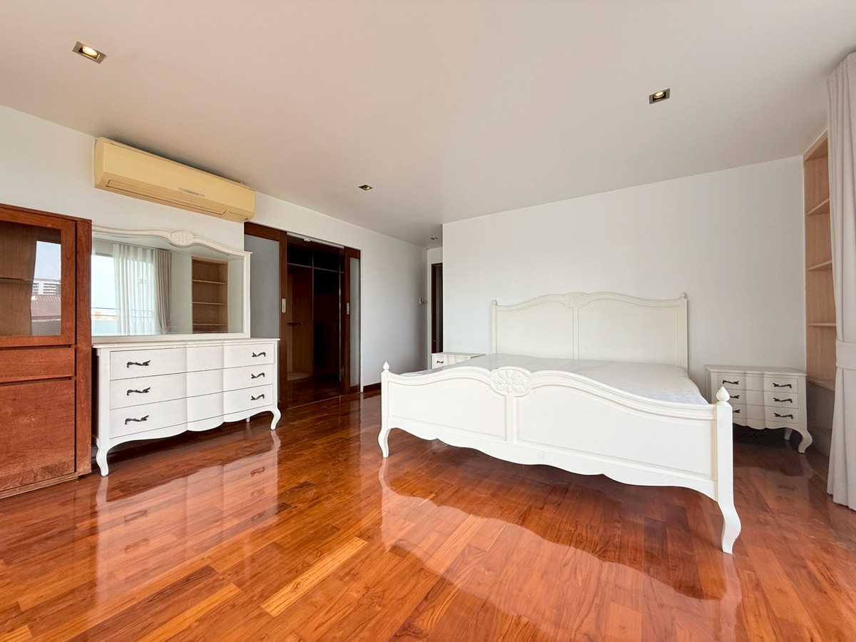 For RentCondoSukhumvit, Asoke, Thonglor : 🎉🌇 Condo for Rent – 4 Bedrooms near BTS Ekkamai | Regent on the Park Sukhumvit 61