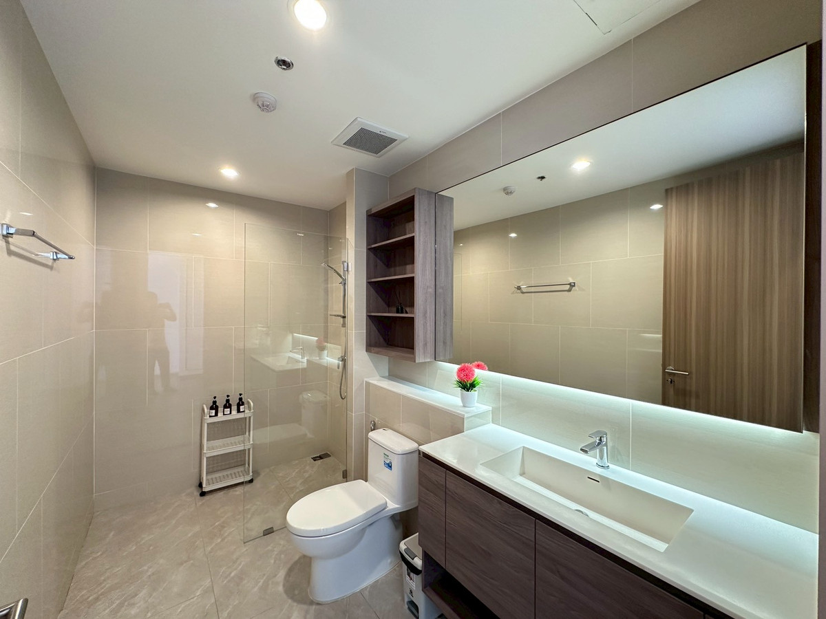 For RentSathorn, Narathiwat : Large condo room in Sathorn area, 3 bedrooms, near BTS St. Louis, CBD location and has large living space like a house. Live in the city center Near the business area, convenient travel