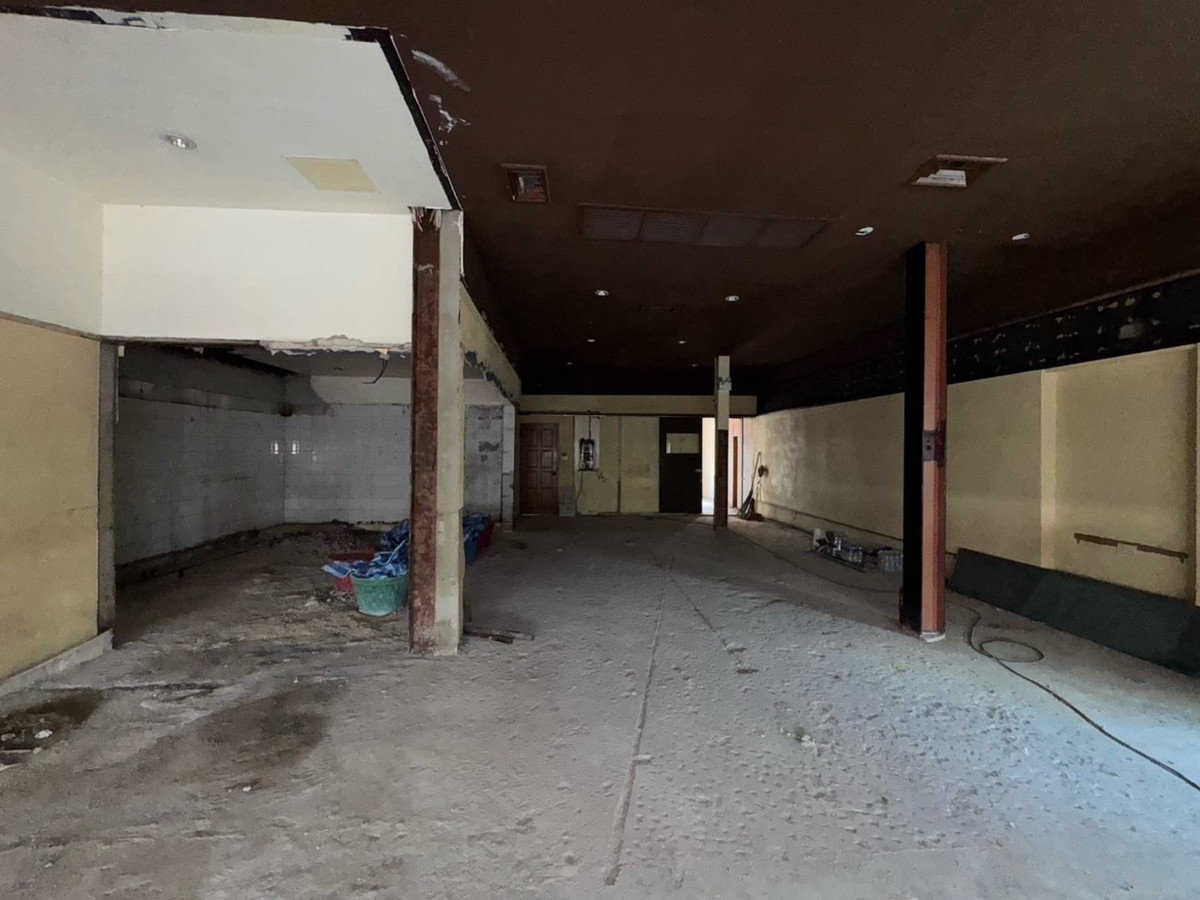 ให้เช่าร้านค้า/ตลาดนัดสุขุมวิท อโศก ทองหล่อ : พื้นที่ธุรกิจ 180 ตารางเมตร ชั้น 3 ซอยทองหล่อ สุขุมวิท 55 มีที่จอดรถ ทำเลดี