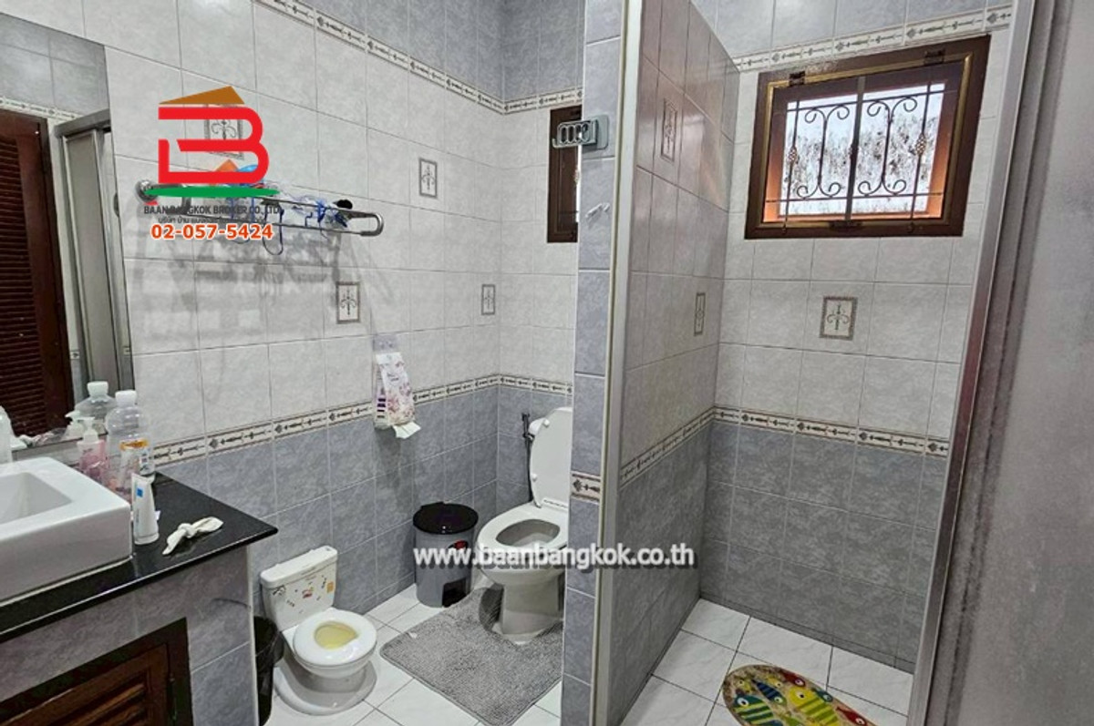 For SaleLandPattanakan, Srinakarin : Land with buildings, area 1 rai, Soi On Nut 17, Intersection 13, Sukhumvit Road 77, Suan Luang Subdistrict, Suan Luang District.