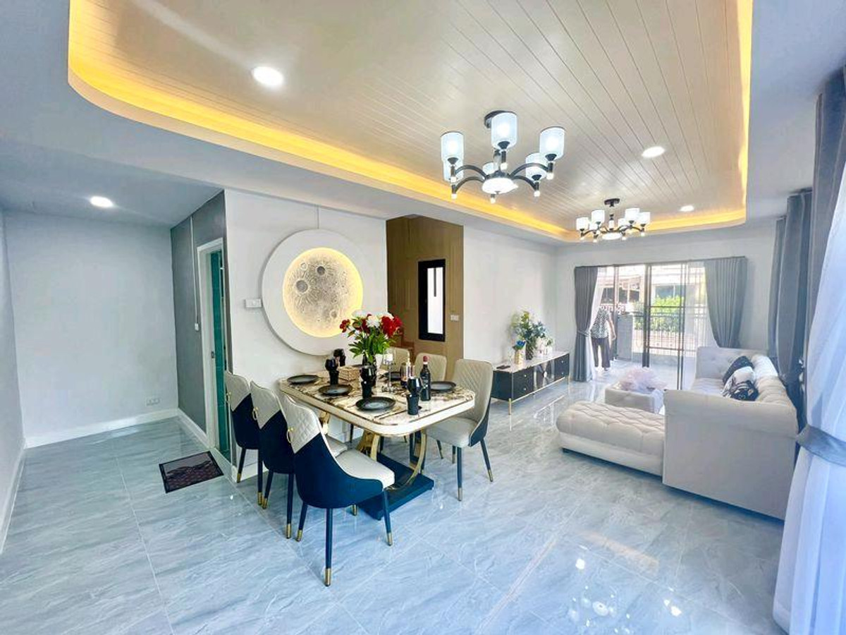 ขายทาวน์โฮมพัฒนาการ ศรีนครินทร์ : ขายด่วน❗️ทาวน์โฮม2ชั้น พฤกษาวิลล์ 50/2 ซอยมีสทีน รามคำแหง 