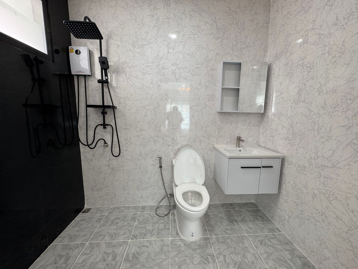 ขายบ้านพัทยา บางแสน ชลบุรี สัตหีบ : บ้านเดี่ยว หมู่บ้านเพิ่มทรัพย์ / 4 ห้องนอน (ขาย), House Permsab Village / 4 Bedrooms (FOR SALE) BEWN150