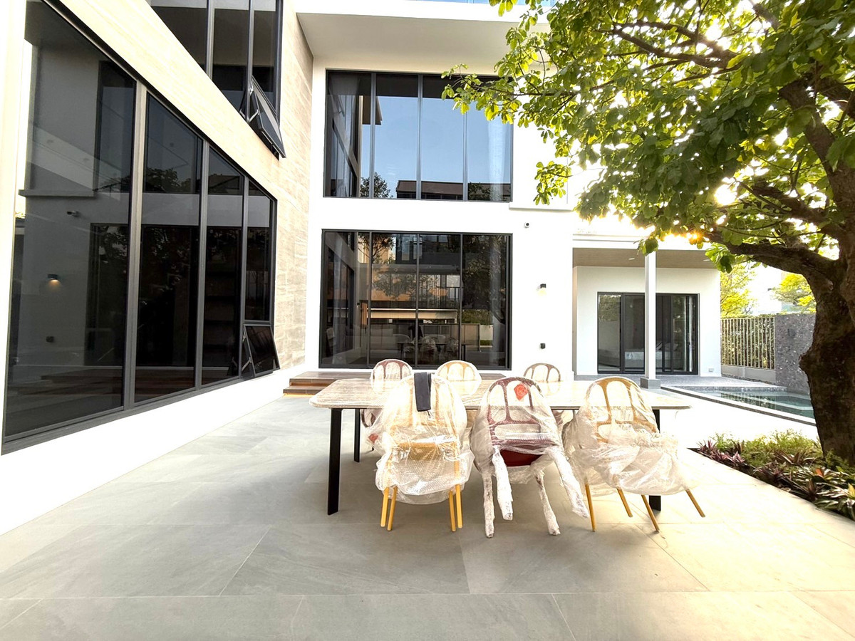 For SaleHousePattanakan, Srinakarin : House for sale VIVE New Krungthepkreetha has a private pool, private elevator, parking for 4 cars+