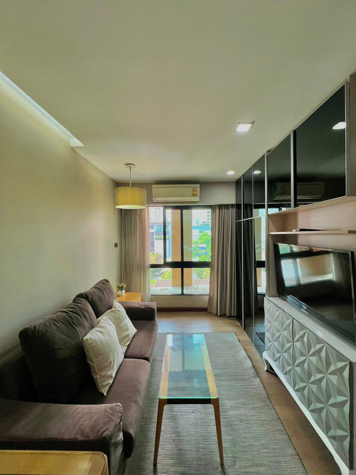 ให้เช่าคอนโดสุขุมวิท อโศก ทองหล่อ : ✨ อยู่ใจกลางทองหล่อ! ให้เช่า Tidy Thonglor 17 ห้องมุม ชั้น 5 ใกล้ The Commons เพียง 50 เมตร ✨