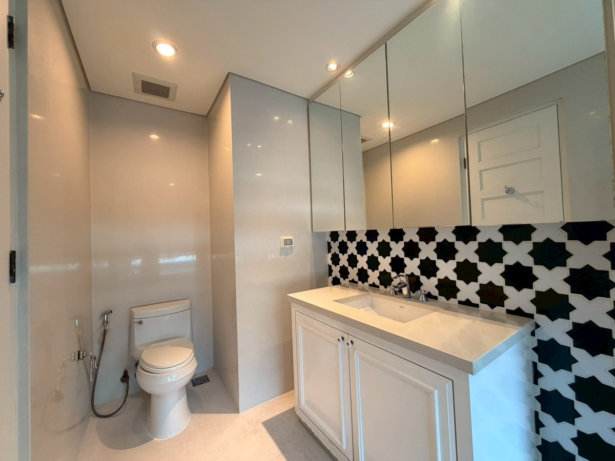 For RentCondoSukhumvit, Asoke, Thonglor : 🏙️ Condo for Rent at Aguston Sukhumvit 22 | Beautiful Unit, Pet Friendly 🐾 Luxury living in the heart of Sukhumvit with comfort and style ✨