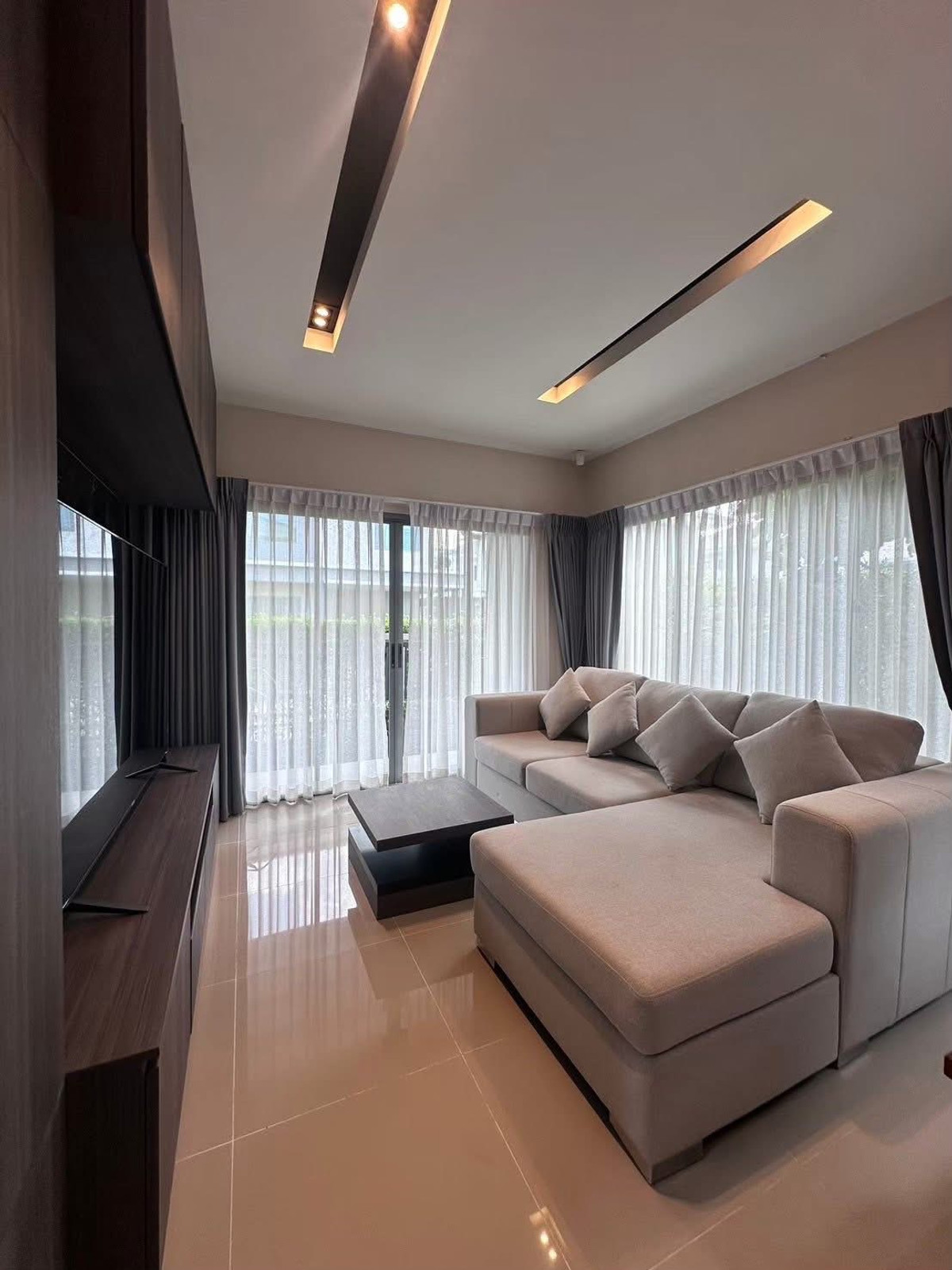 HouseLadkrabang, Suwannaphum Airport : House for RENT/SALE Perfect Place Sukhumvit77 near Robinson Ladkrabang