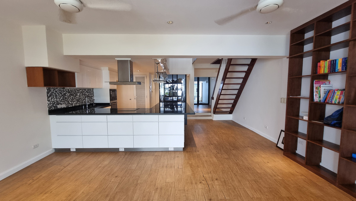 For SaleTownhomeSukhumvit, Asoke, Thonglor : Townhouse for sale, renovated, Thonglor, 4 bedrooms, 3 bathrooms, land size 30 sq m.