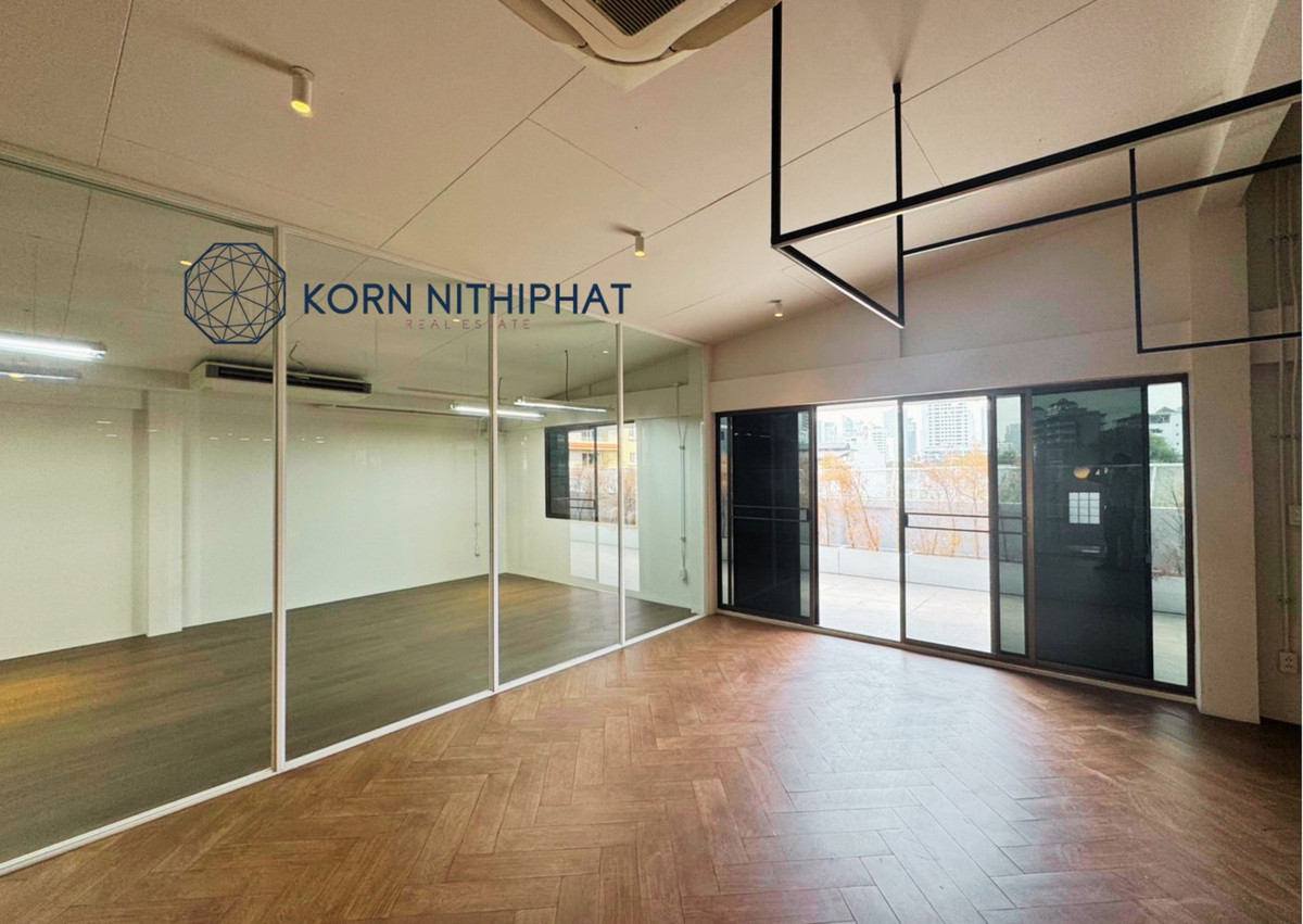 For RentOfficeSukhumvit, Asoke, Thonglor : For rent, 4-story detached building, 1,000 sq m, STAND ALONE BUILDING @ Thonglor Sukhumvit 55.