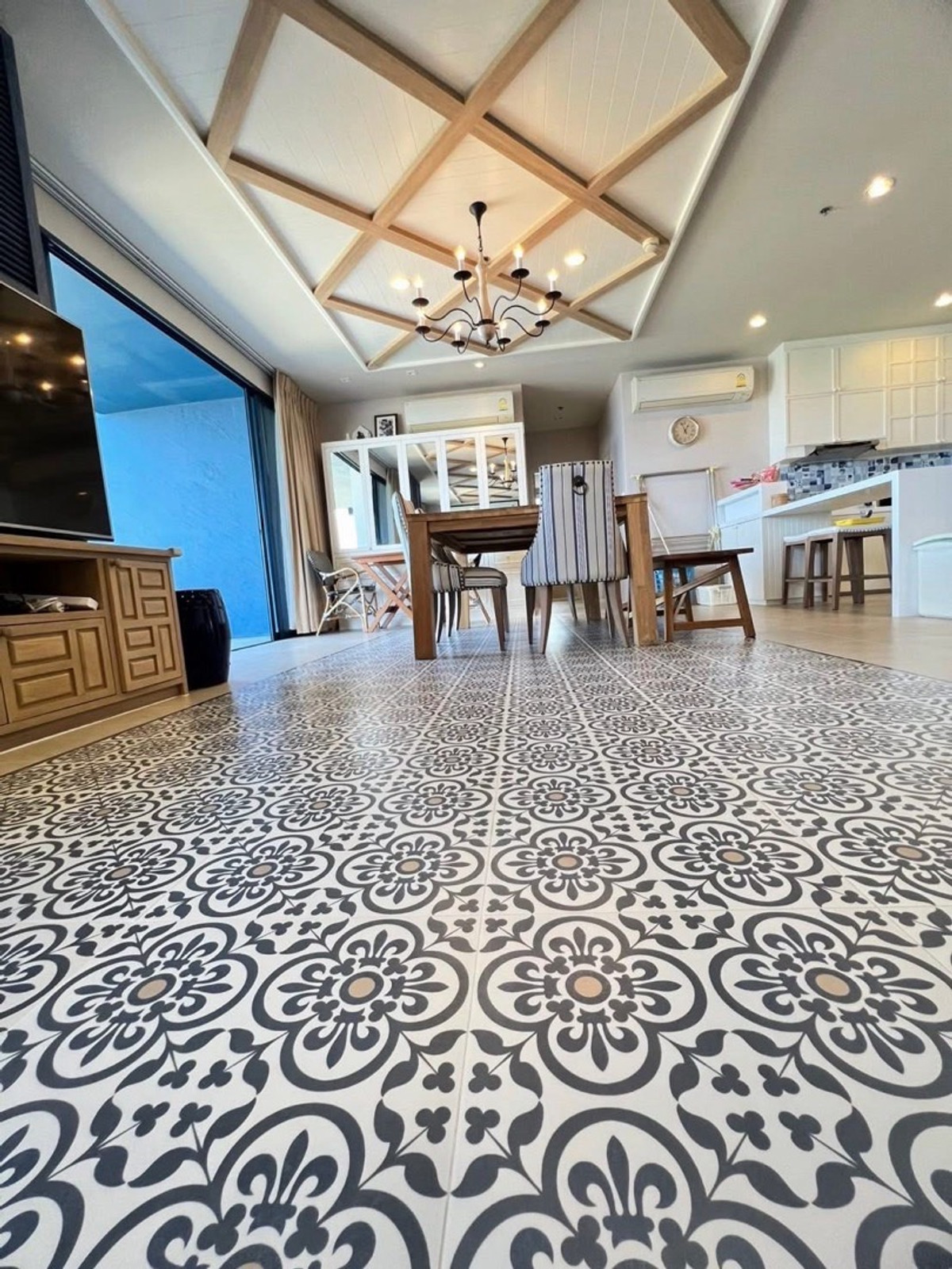 For SaleCondoCha-am Phetchaburi : Baan Thew-Talay Blue Sapphire Condo for Sale 3 Bedroom 158 sq.m 180 Degree Sea View Large Balcony Beachfront Next to Baba Beach Club Cha-am Hua Hin