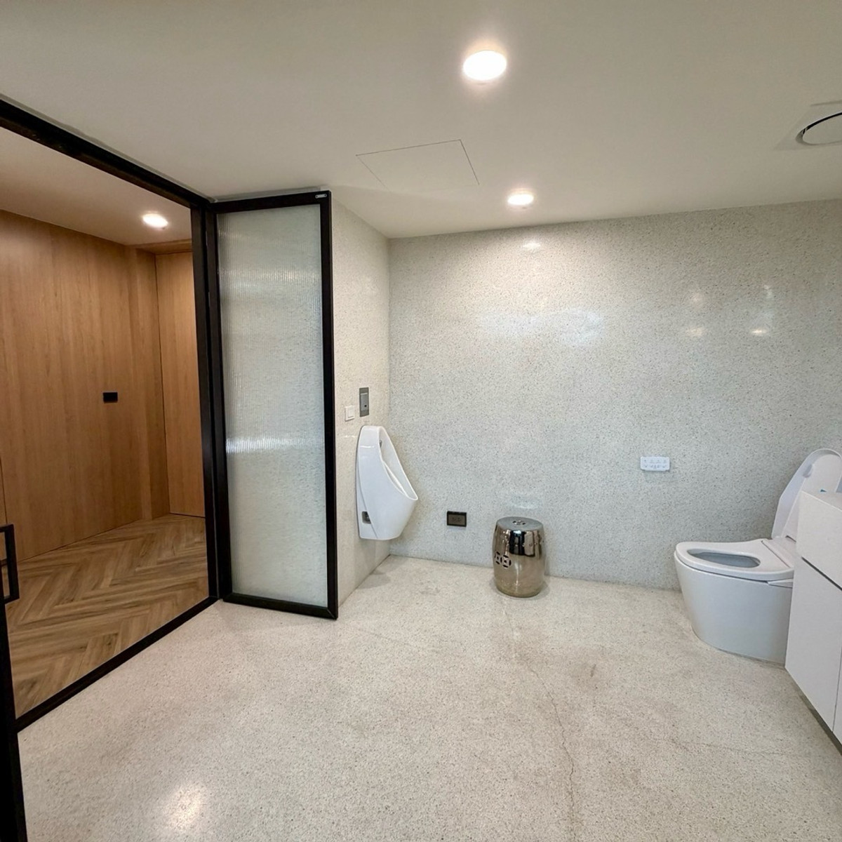 For SaleHome OfficeSapankwai,Jatujak : For sale 🏢 Luxurious 5-story home office with elevator + private swimming pool.
Saphan Khwai - Ari location | Modern Luxury design