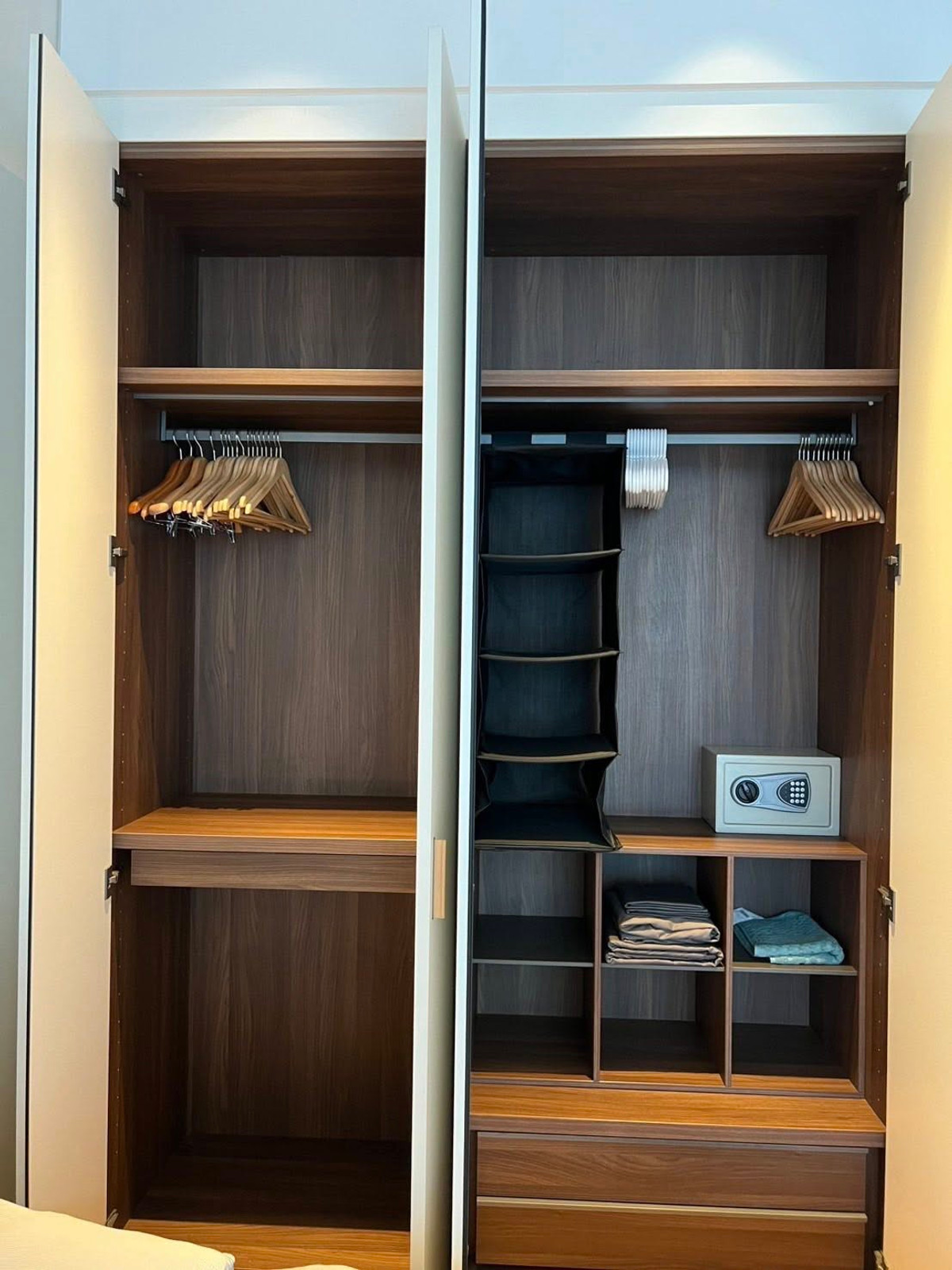 For RentCondoWitthayu, Chidlom, Langsuan, Ploenchit : Sindhorn Residence / 1 Bedroom (FOR RENT), Sindhorn Residence / 1 Bedroom (Rent) BJ076