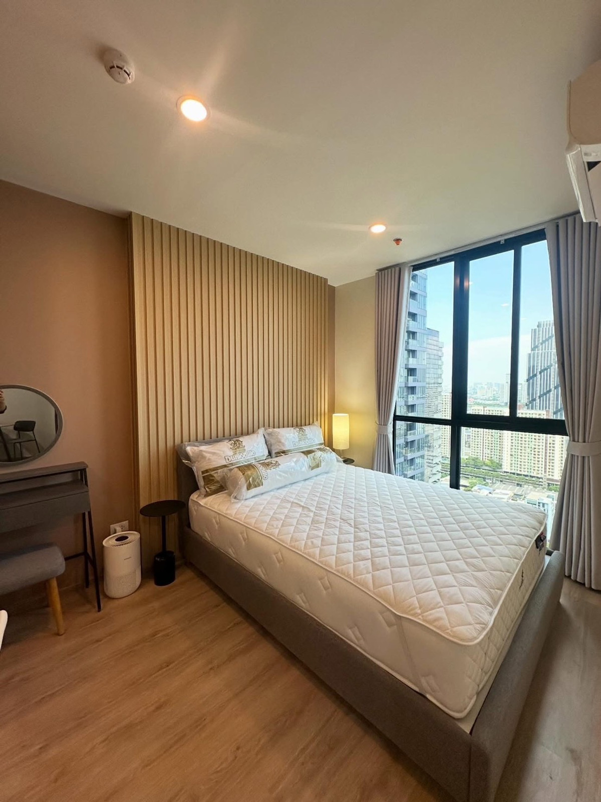 For RentRama9, Petchburi, RCA : For rent, Nue District R9, Building R, 31st floor, 1 Bedroom, size 30.4 sq m., rent 20,000 baht/month.