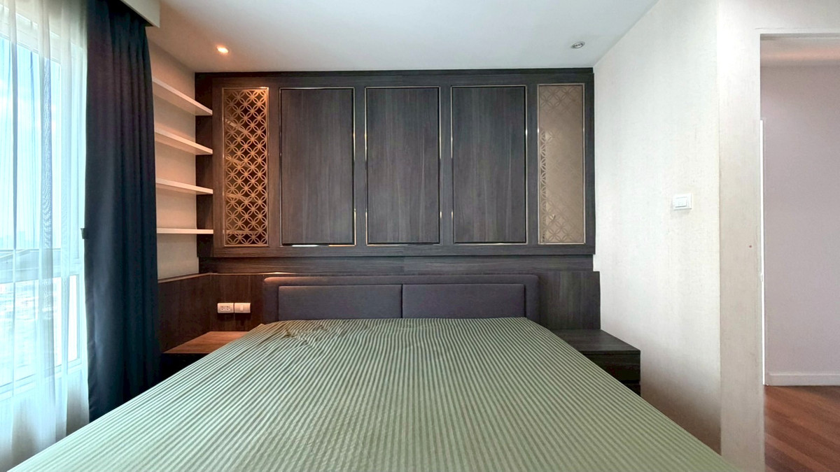 For RentCondoRama9, Petchburi, RCA : ✨ Big room, Rare Item! 3 bedrooms in the heart of Rama 9 | Live seriously, live life to the fullest ✨