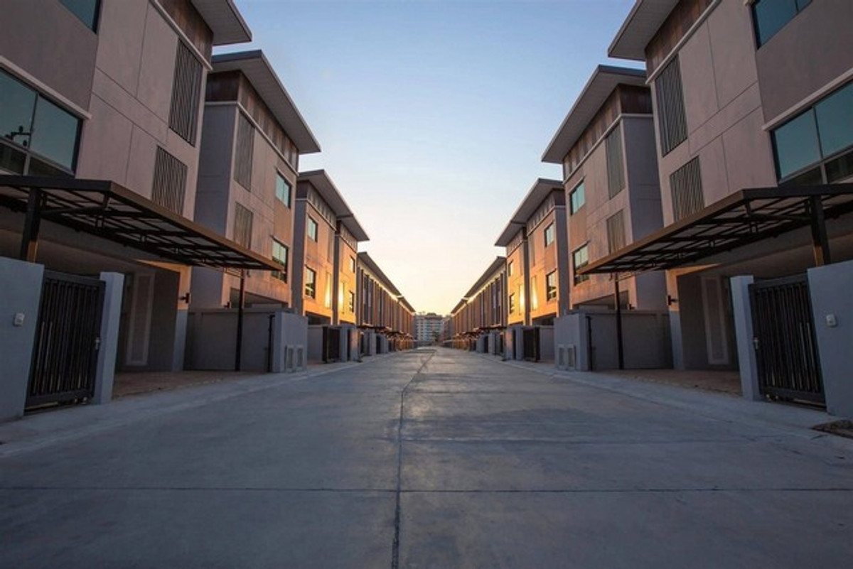 ให้เช่าทาวน์โฮมรัชดา ห้วยขวาง : HR3360ให้เช่าทาวน์โฮม 3 ชั้น หลังมุม | สิริเฮ้าส์ รัชดา 18 (SIRIHOUSE)  แต่งเฟอร์ฯ ใหม่ทั้งหลัง! พร้อมเข้าอยู่ทันที | ใจกลางรัชดา-ลาดพร้าว-เหม่งจ๋าย