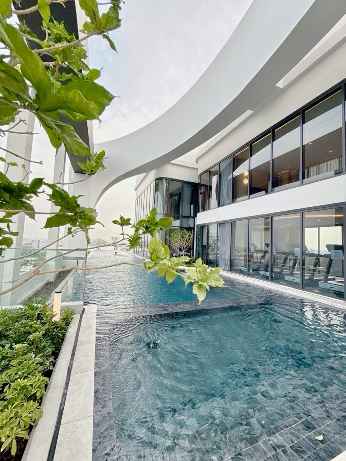 For SaleCondoKasetsart, Ratchayothin : 𝐂𝐎𝐁𝐄 Kaset Sripatum 𝐅𝐑𝐄𝐄 down payment 𝐎 baht, installments 𝟗,𝟓𝟎𝟎/month, new room from the project, best price.