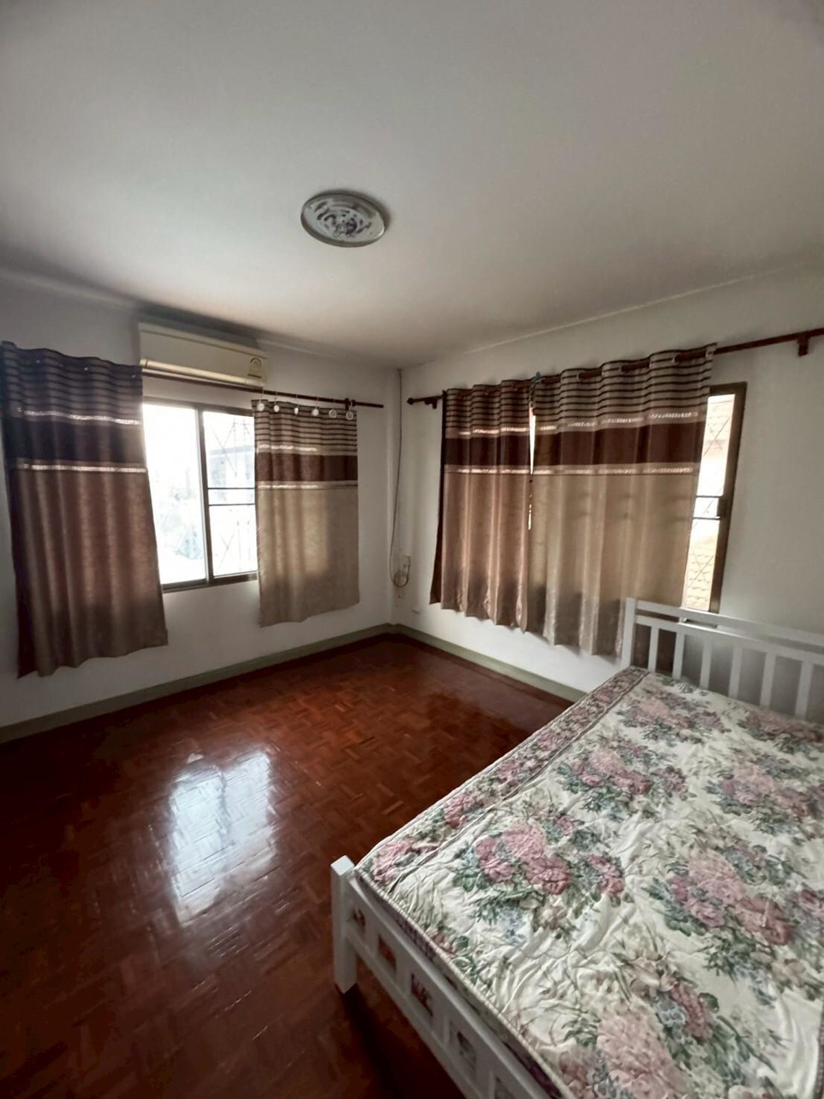 ขายบ้านพัทยา บางแสน ชลบุรี สัตหีบ : ขายด่วน !!! Rare Item บ้านเดี่ยวที่ดินใหญ่สะใจ 83 ตร.ว ทำเลทองใกล้บางแสน-หนองมน หมู่บ้านคันทรี่ปาร์ค ชลบุรี (บางแสน-ห้วยกะปิ) ราคานี้หาไม่ได้แล้ว !!