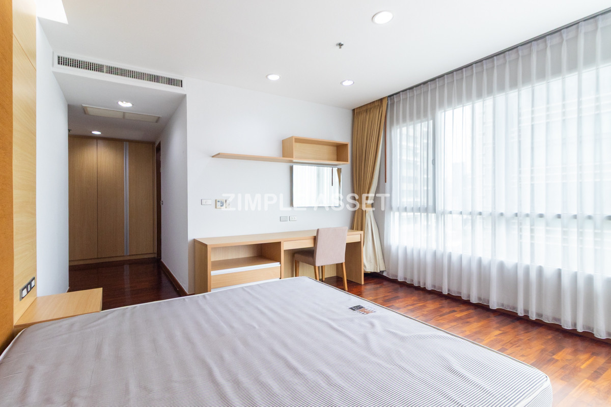 For RentSukhumvit, Asoke, Thonglor : Line ID: @zimple_asset Luxury aprtment in center of sukhumvit. Offering premium facilities for an elevated living experience. Surrounded by leading shopping malls in a prime location.