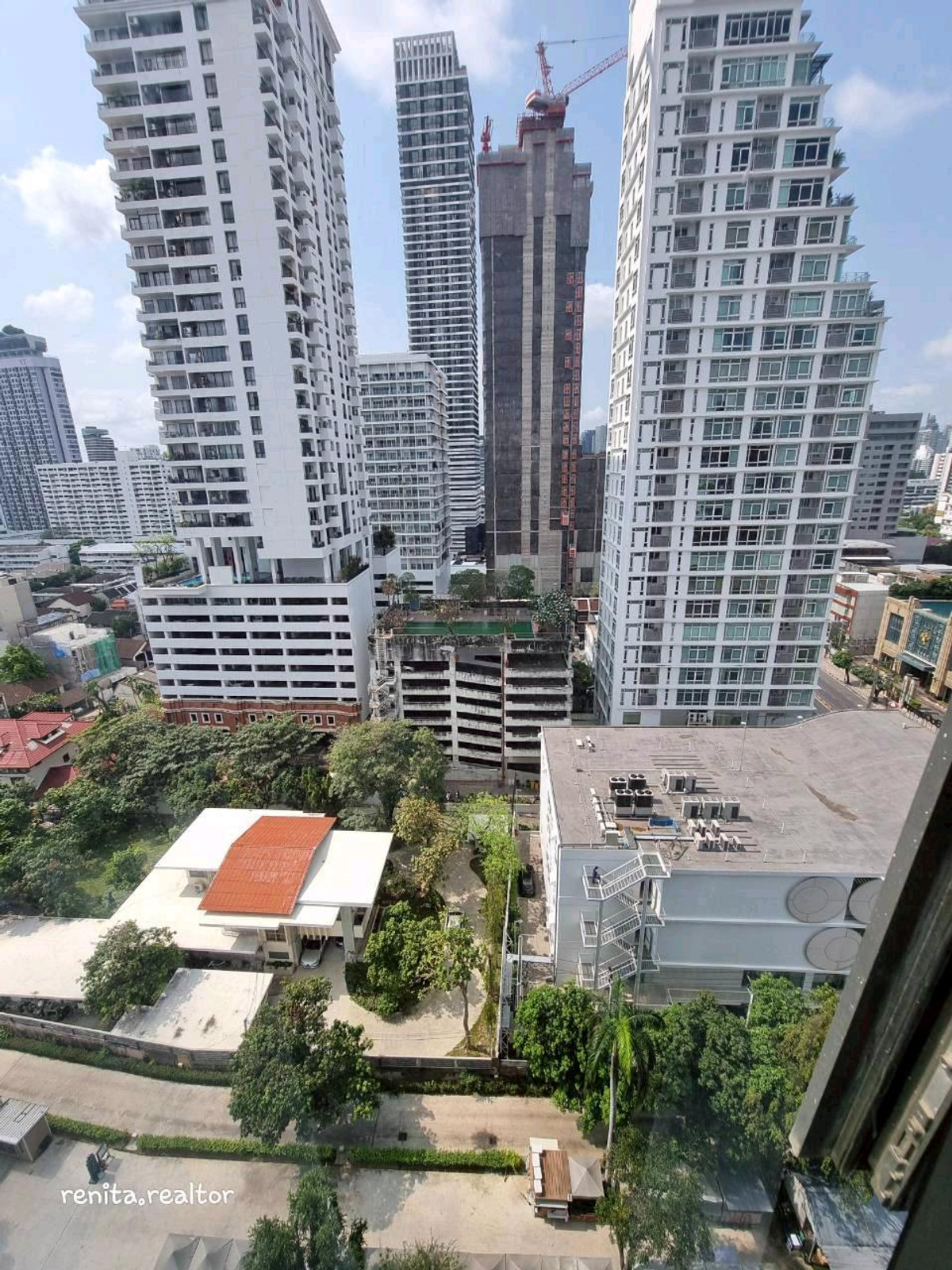 ให้เช่าคอนโดสุขุมวิท อโศก ทองหล่อ : ปล่อยเช่าคอนโดหรู AESTIQ Thonglor – ห้องสวย เลี้ยงสัตว์ได้ (Pet-Friendly) ใจกลางทองหล่อ! 🐾✨48,000 บาท 40 ตรม. 1 นอน