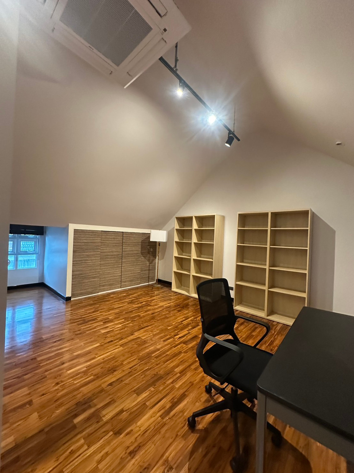 ขายบ้านสุขุมวิท อโศก ทองหล่อ : 🔥For Sale Renovated House in Thonglor! 4+1 Bedroom 370 sq.m fully Furnished Near Donki and BTS Thonglor Tel. 0863692224