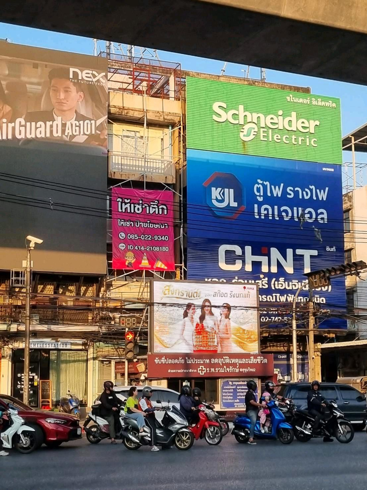 For RentShop HouseOnnut, Udomsuk : Commercial building for rent on the main road, near BTS Bang Chak.