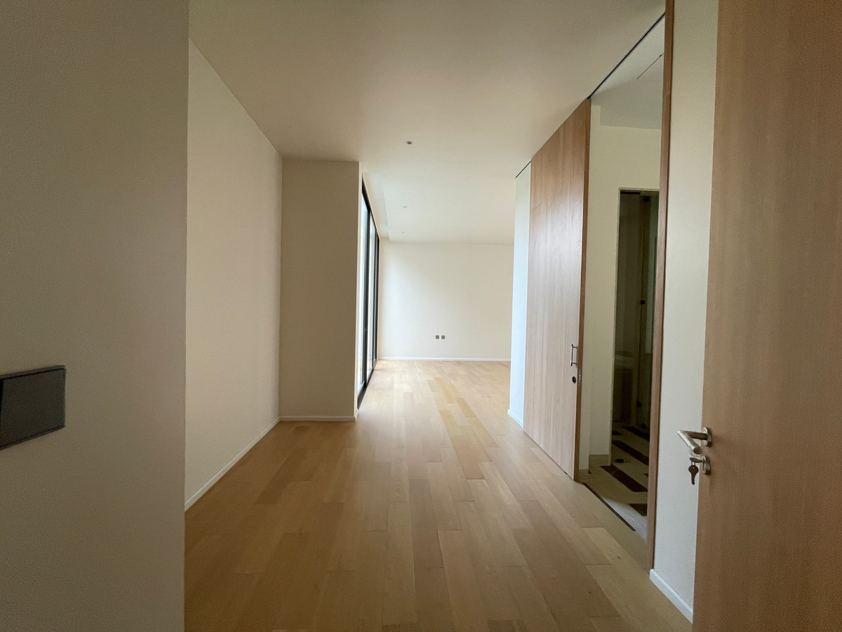 ขายบ้านเลียบทางด่วนรามอินทรา : 🔥 EXCLUSIVE PROMOTION 🔥โอกาสสุดท้ายในการครอบครองในราคาพิเศษที่สุด [ขาย] 💎 Ultra Luxury Show Unit | ELIVA Ekkamai - Eastville 💎 บ้านเดี่ยวหรู 3 ชั้น ดีไซน์ Mid-Century Modern — ความเป็นส่วนตัวสูงสุดเพียง 4 ยูนิตในโครงการ!