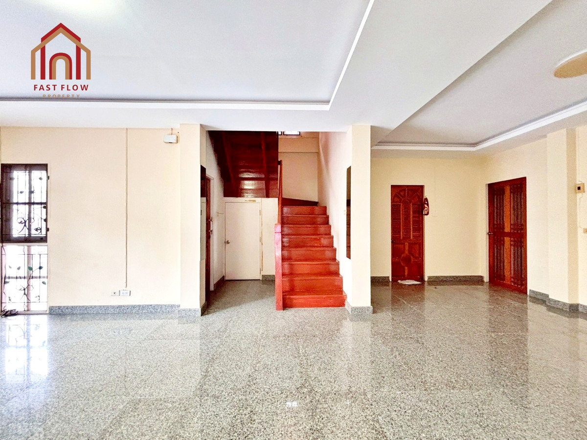 For RentPathum Thani,Rangsit, Thammasat : Twin house for rent, Burirom, 36 sq m, Rangsit, Khlong 4, kitchen addition, Phra Ong Chao Sai Road. Single house mood Sawai Pracharat Road MAY