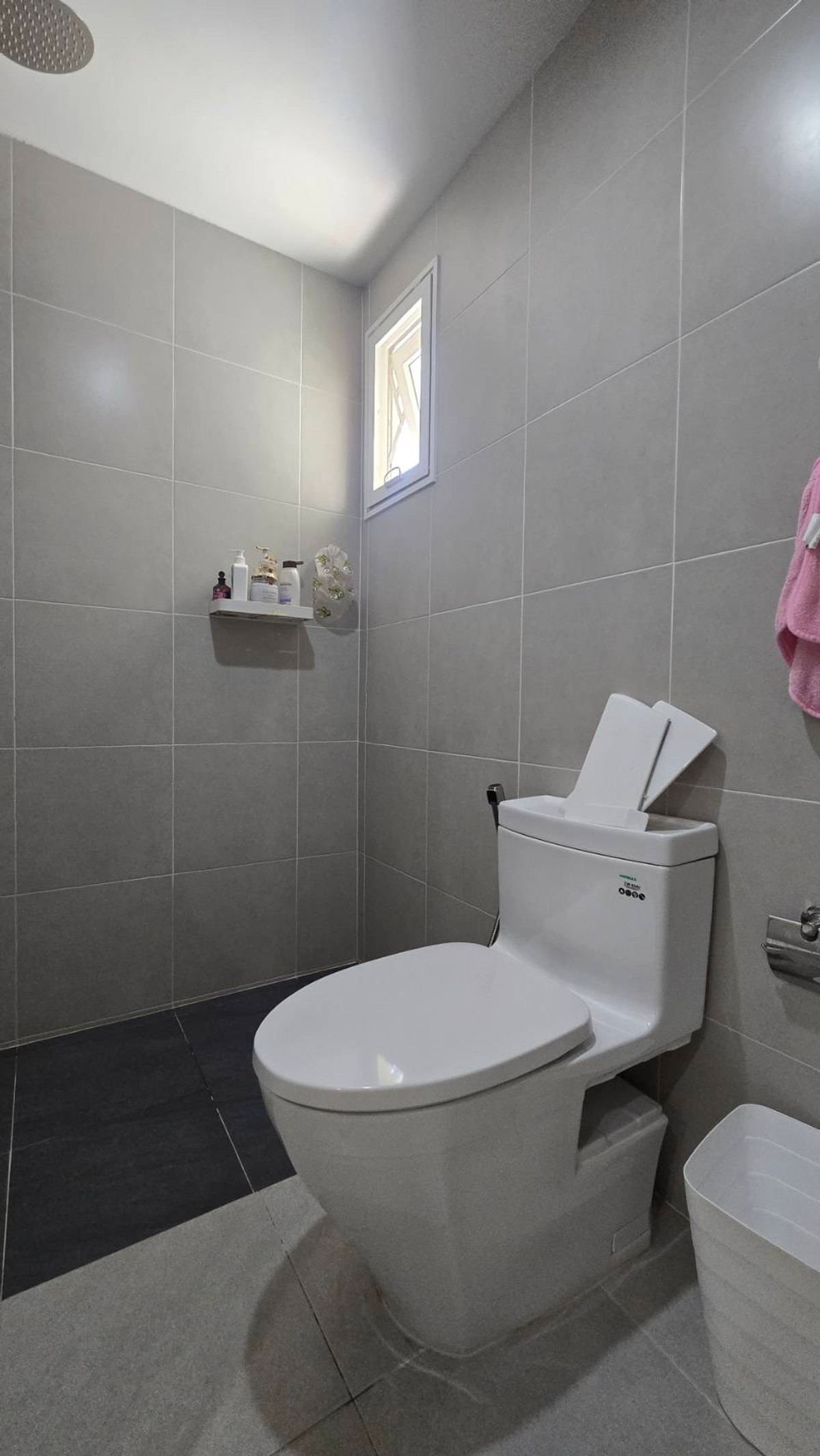 For SaleTownhomeSamut Prakan,Samrong : 2-story townhome for sale, corner unit | Lower than actual cost. Hurry before it sells out! Supalai Ville Bangna-Wongwaen Project (Supalai Ville Bangna-Wongwaen), Bang Phli, Samut Prakan. Corner house + area next to the house. Get the feel of a single hou