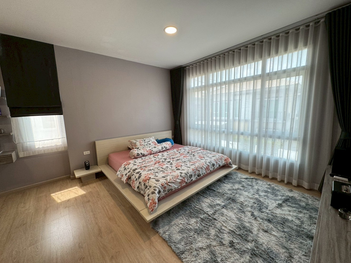 For RentNonthaburi, Bang Yai, Bangbuathong : 💕 Semi-detached house for rent, Q District Westgate project 💕 Beautiful house, ready to move in, complete with functions, suitable for both living and making a home office.