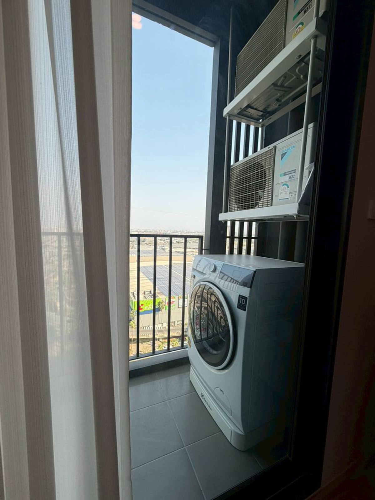 For RentCondoBangna, Bearing, Lasalle : Room for rent, 1 bedroom, 28 sq m, ready to move in, good location in Bangna area, walk 20 steps to Mega Bangna mall, NUE Mega Plus Bangna, New Mega Plus Bangna, new room, fully furnished.