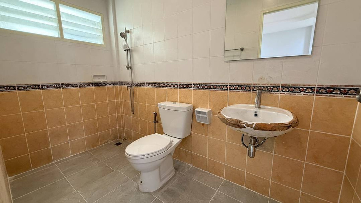 ขายทาวน์โฮมลาดกระบัง สุวรรณภูมิ : ขายด่วน ทฮ 2 ชั้น 3 ห้องนอน รีโนเวทใหม่ทั้งหมด หมู่บ้าน ดิเอ็กคลูซีฟ เฉลิมพระเกียรติ ร.9 ซอย72 ใกล้วงแหวนกาญจนาภิเษก, สนามบินสุวรรณภูมิ (Gant-285)