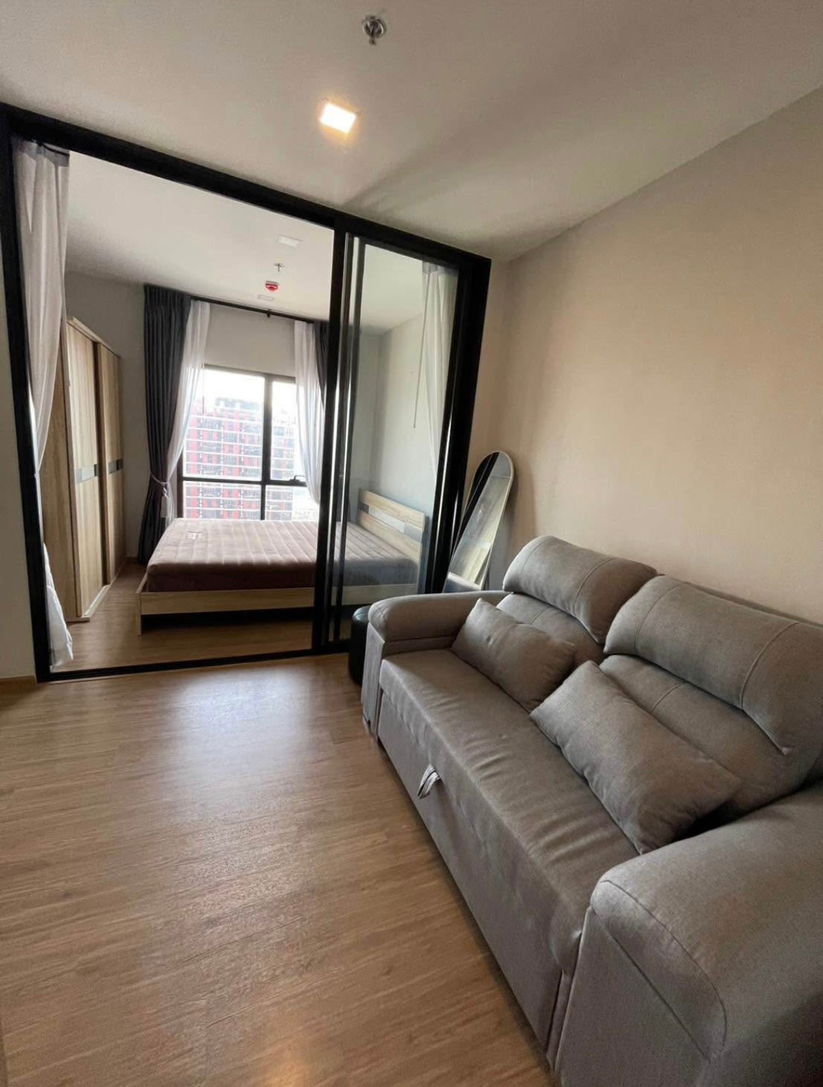 For RentCondoRamkhamhaeng, Hua Mak : Whoever is looking for a 15K room in this zone, this room is the best answer for your needs. METRIS RAMA 9 – RAMKHAMHAENG Tel. 063-6165390