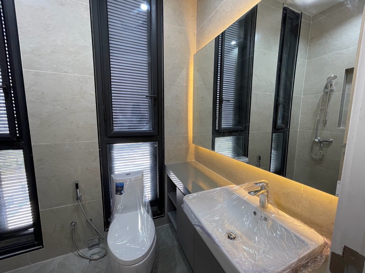 ให้เช่าบ้านสุขุมวิท อโศก ทองหล่อ : ทาวน์โฮมหรู ทองหล่อ  มีลิฟต์และสระว่ายน้ำส่วนตัว เลี้ยงสัตว์ได้ ใกล้ BTS ทองหล่อ 