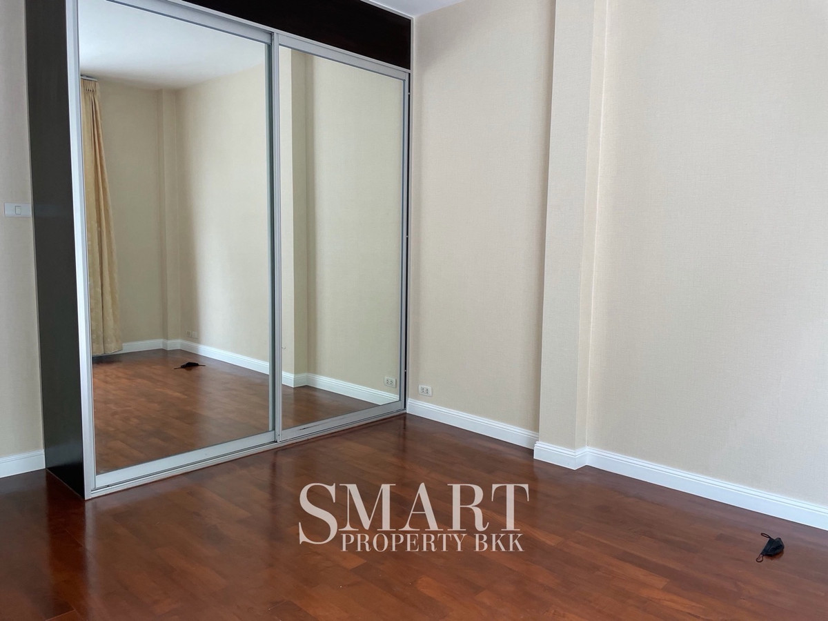 For RentHouseVipawadee, Don Mueang, Lak Si : 📍 Hyde Park Donmueang : Type C1 | Private Luxury Family Home. Only 5 min. to Harrow IS.