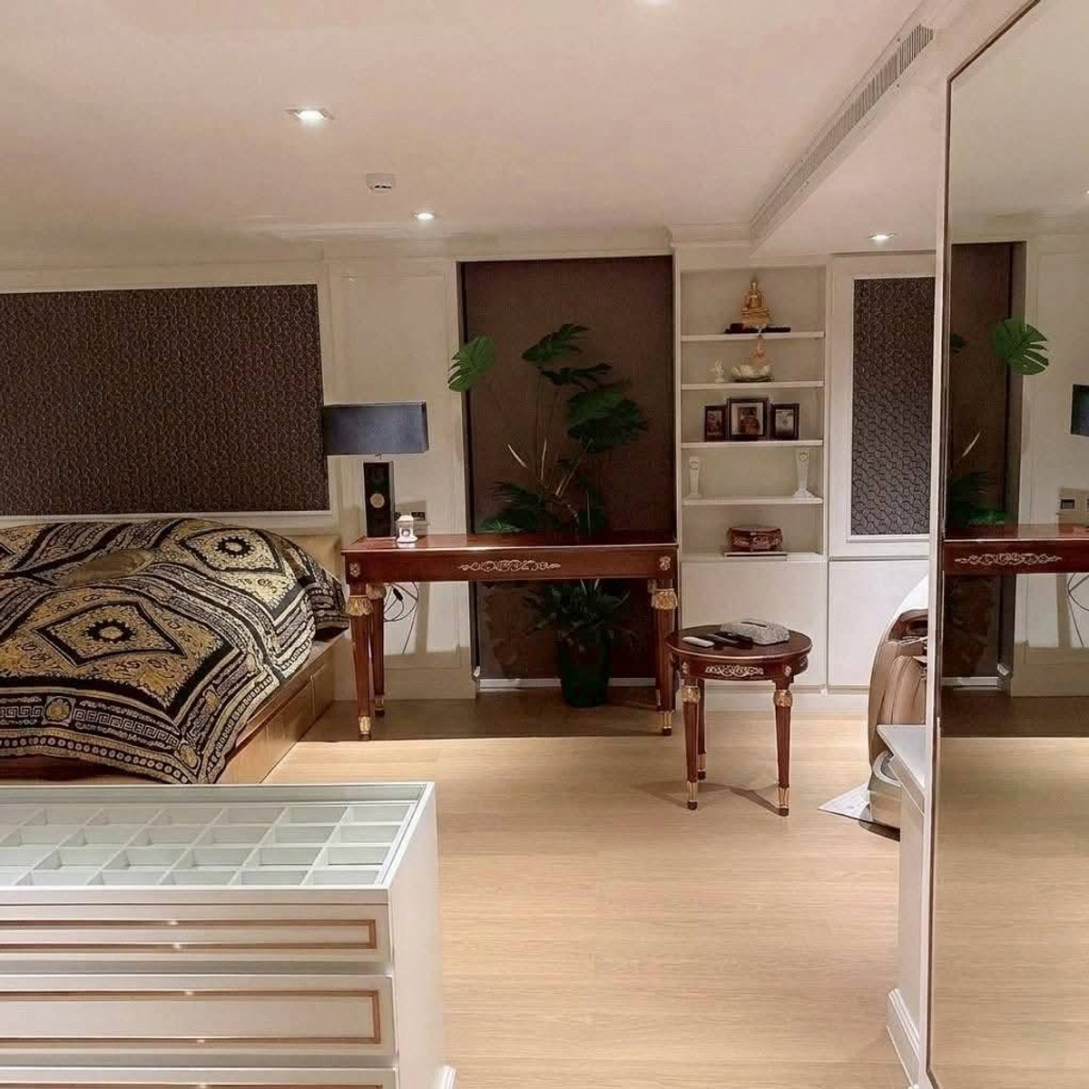 ขายคอนโดวิทยุ ชิดลม หลังสวน : Duplex 3 ห้องนอน ย่านหลังสวน ฟีลไลค์โฮม ห้องใหญ่พื้นที่ใช้สอยเยอะ มีสวนร่มรื่น✨Na Vara Residence✨ 3 ห้องนอน 3 ห้องน้ำ ขนาด 182 ตร.ม ใกล้ BTS / MRT ชิดลม (0.4 กม.) Tel.0982645161 