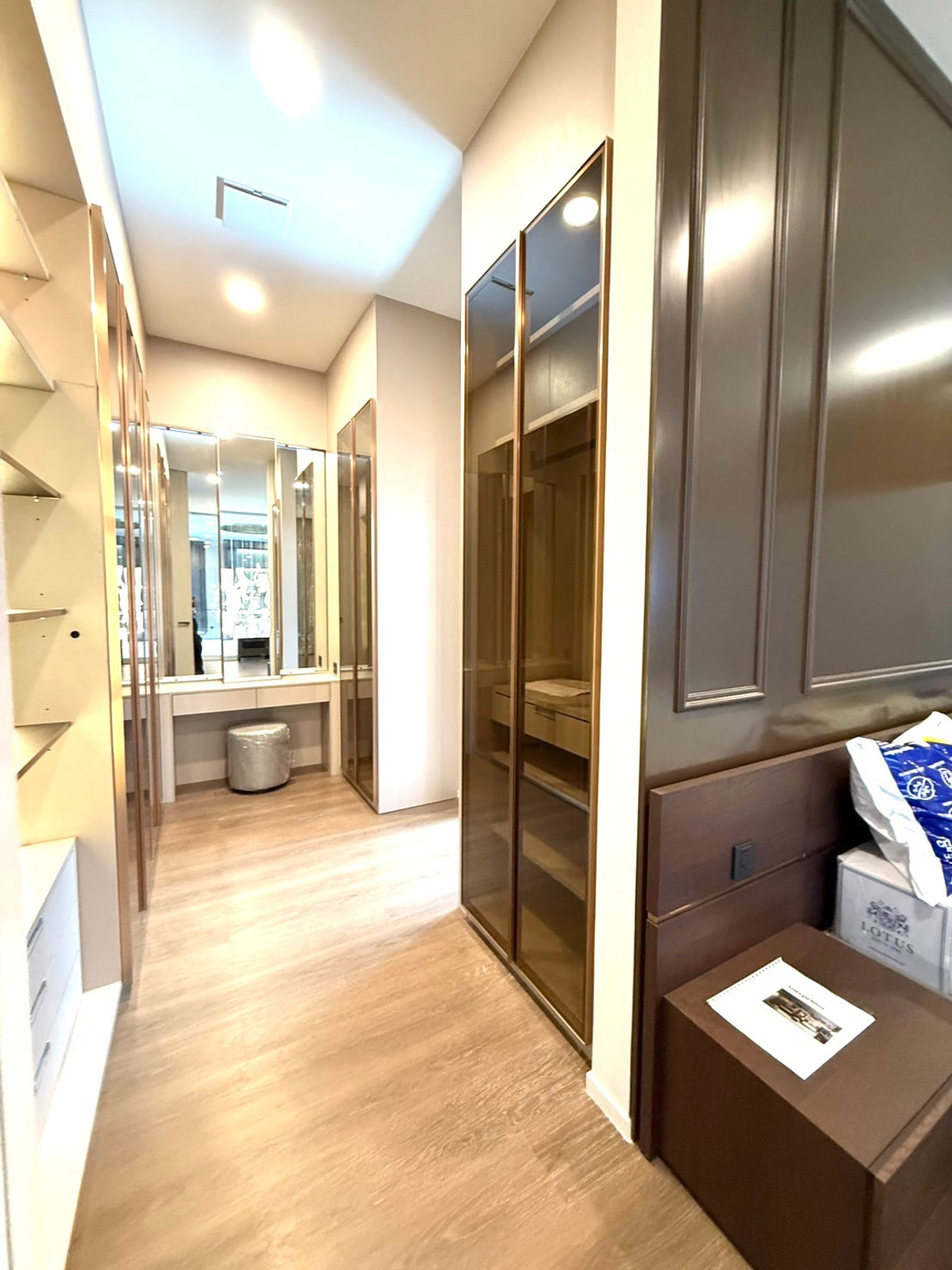 For SaleHousePattanakan, Srinakarin : House for sale VIVE New Krungthepkreetha has a private pool, private elevator, parking for 4 cars+