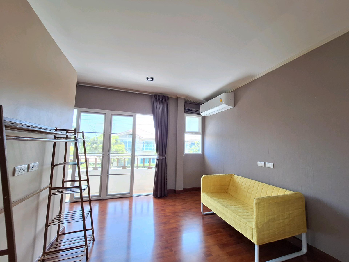 ให้เช่าบ้านมีนบุรี-ร่มเกล้า : บ้านเช่าร่มเกล้า ศุภาลัย พาร์ควิลล์ ร่มเกล้าสุวรรณภูมิ มีนบุรี 67 ตร.ว. 3 นอน ติดถนนร่มเกล้า เข้ามาเพียง 250 เมตร