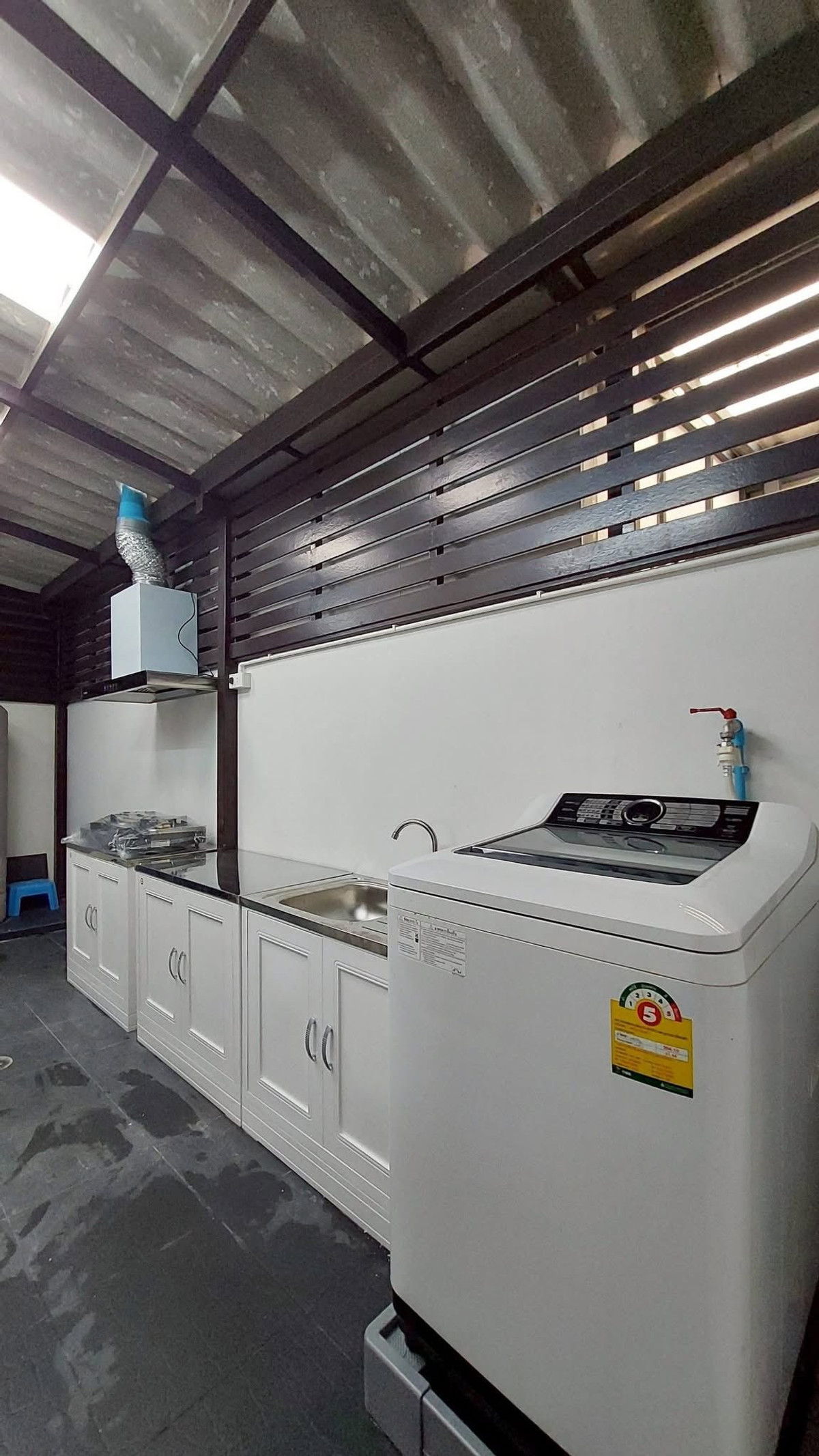 For RentTownhomePattanakan, Srinakarin : House for rent in Pattanakarn Near On Nut BTS, Suan Luang District, 2-story townhome, 3 bedrooms, 2 bathrooms, 2 parking spaces.