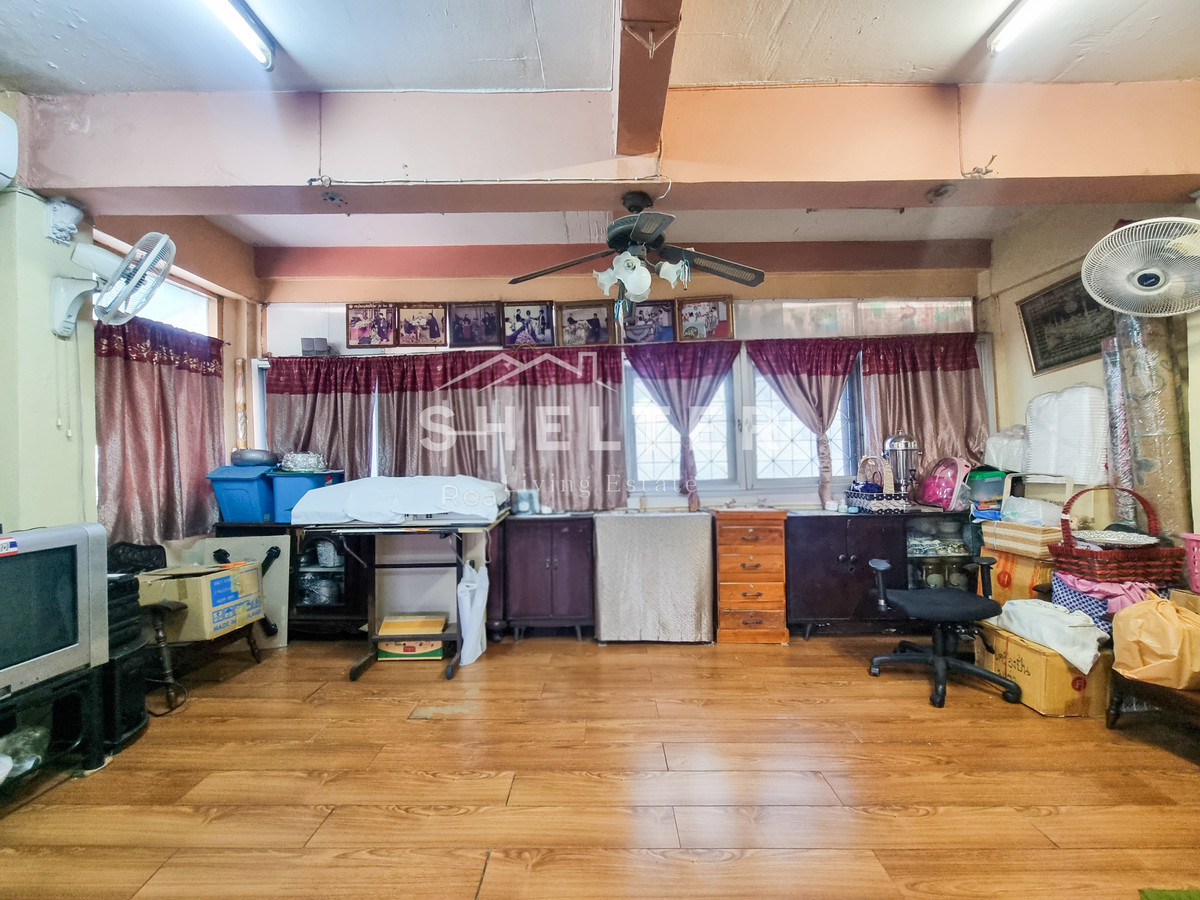 For SaleShop HouseRamkhamhaeng, Hua Mak : Commercial building for sale Next to Ramkhamhaeng Road Near the Orange Line - SAT Station.