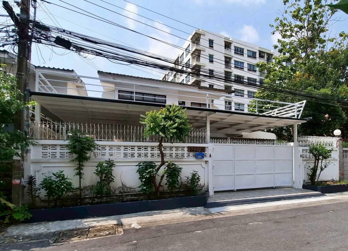 For RentHome OfficeRatchadapisek, Huaikwang, Suttisan : 🏙️2-story detached house for rent, Ban Huai Khwang, suitable for living or home office ⚡️🔥