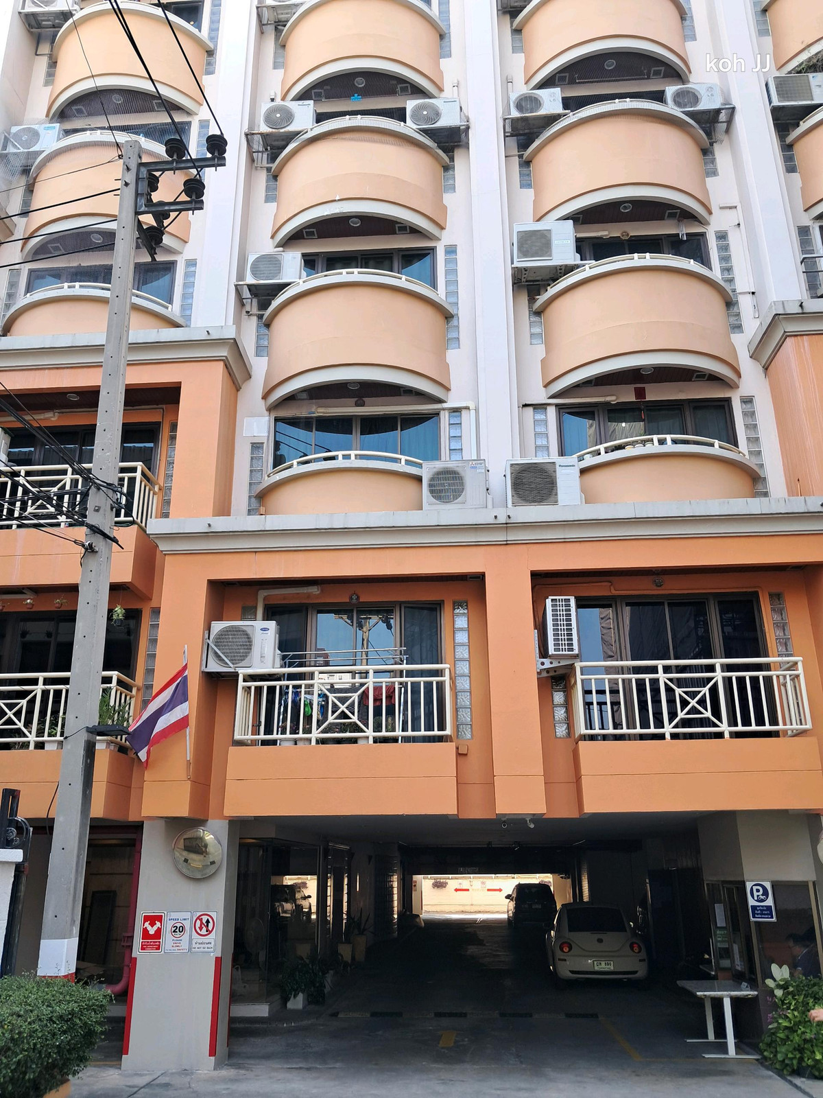 For RentCondoSukhumvit, Asoke, Thonglor : FOR RENT Rare Item! Large room, 3 bedrooms, Sukhumvit 26 Aree Place Condominium.
Wide area 105 sq m | Near BTS Phrom Phong & K-Village | Best price in this area!