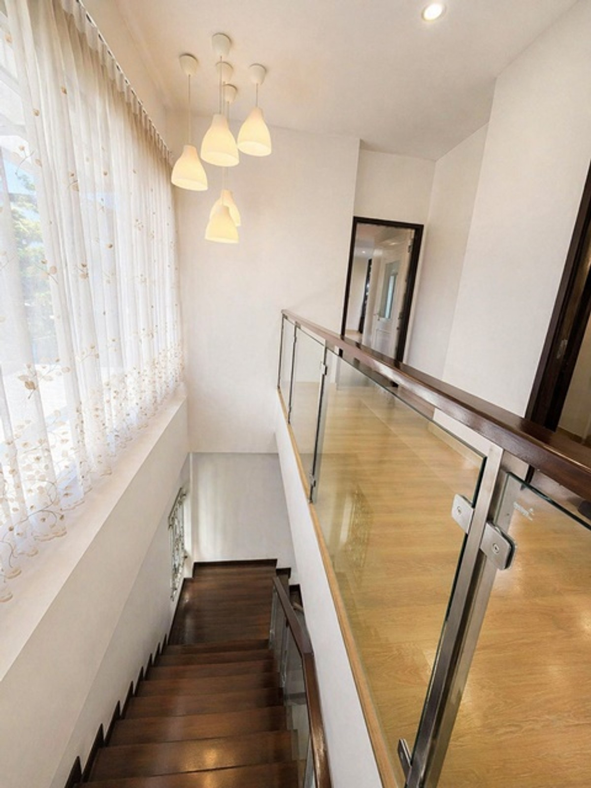 ให้เช่าบ้านปิ่นเกล้า จรัญสนิทวงศ์ : ลดราคาครั้งที่ 3 25% 35,999 B-M ฉิมพลี 4-5นอน สถานีรถไฟตลิ่งชัน 600 ม. บ้านเดี่ยว 3 ชั้น 4แอร์ 72 ตร.วา 360 ตร.ม.