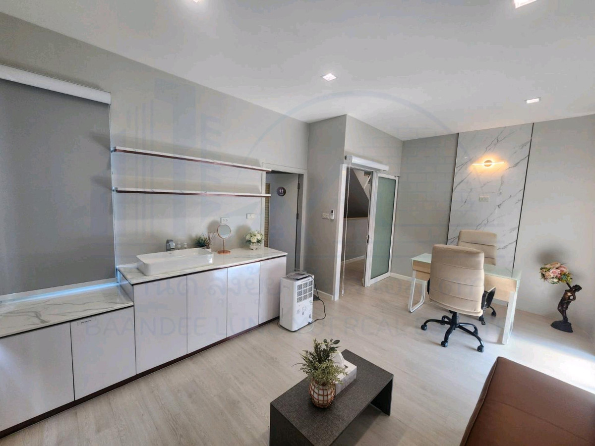 ให้เช่าทาวน์โฮมโชคชัย4 ลาดพร้าว71 : ให้เช่า Townhome Office ลาดพร้าว 73🌳☀️☀️ 拉普拉奥 73 号联排别墅办公室出租。