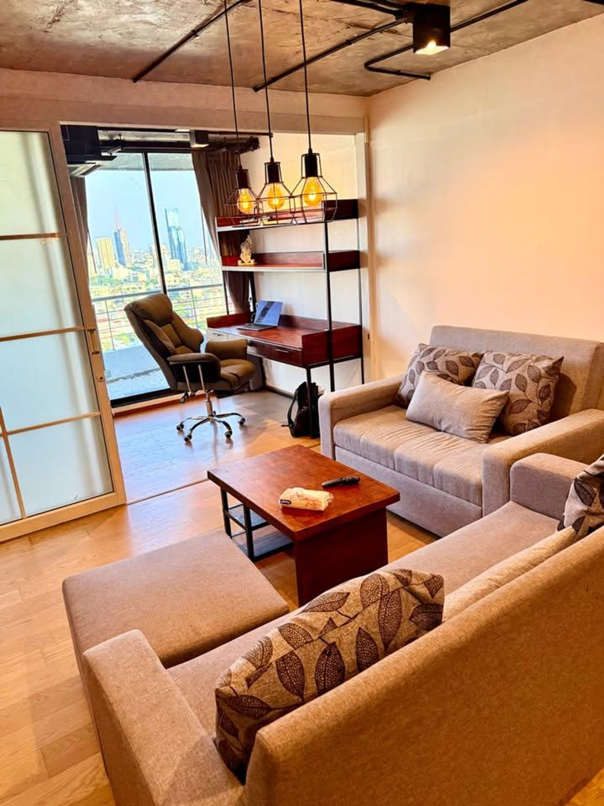 For RentCondoSukhumvit, Asoke, Thonglor : 💎 GT16246 | Condo Supalai Place Sukhumvit 39, convenient travel, beautifully decorated room, fully furnished, ready to move in.
