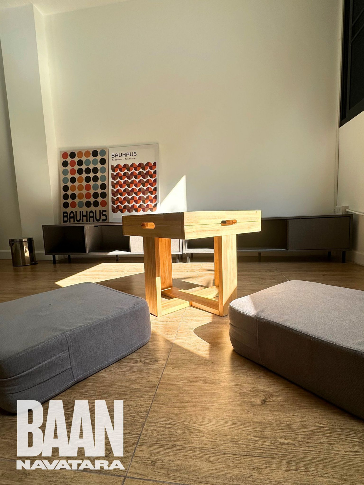 ให้เช่าคอนโดเกษตร นวมินทร์ ลาดปลาเค้า :  คอนโดบ้านนวธารา 61ตรม. ชั้น1 ห้องอยู่บริเวณหัวมุม เงียบสงบ  ถเข้าได้ 2 ทาง หน้าห้อง เข้าจากที่จอดรถ และ หลังห้อง ออกไปเป็นสระว่ายน้ำและ fitness