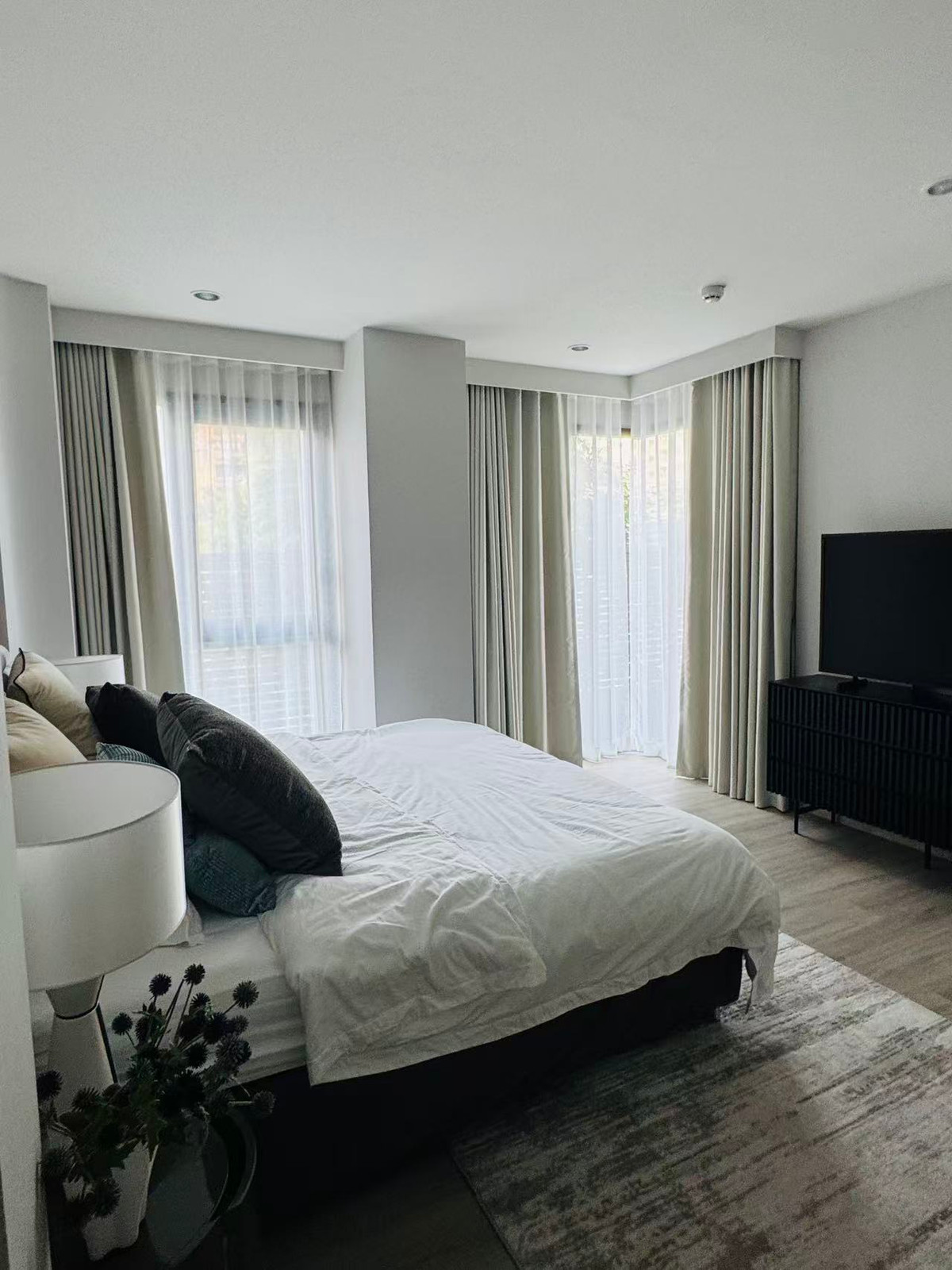 For RentCondoRama9, Petchburi, RCA : RCA  Brand new 3 bedrooms condo  137 sqm rent 120,000 thb one month