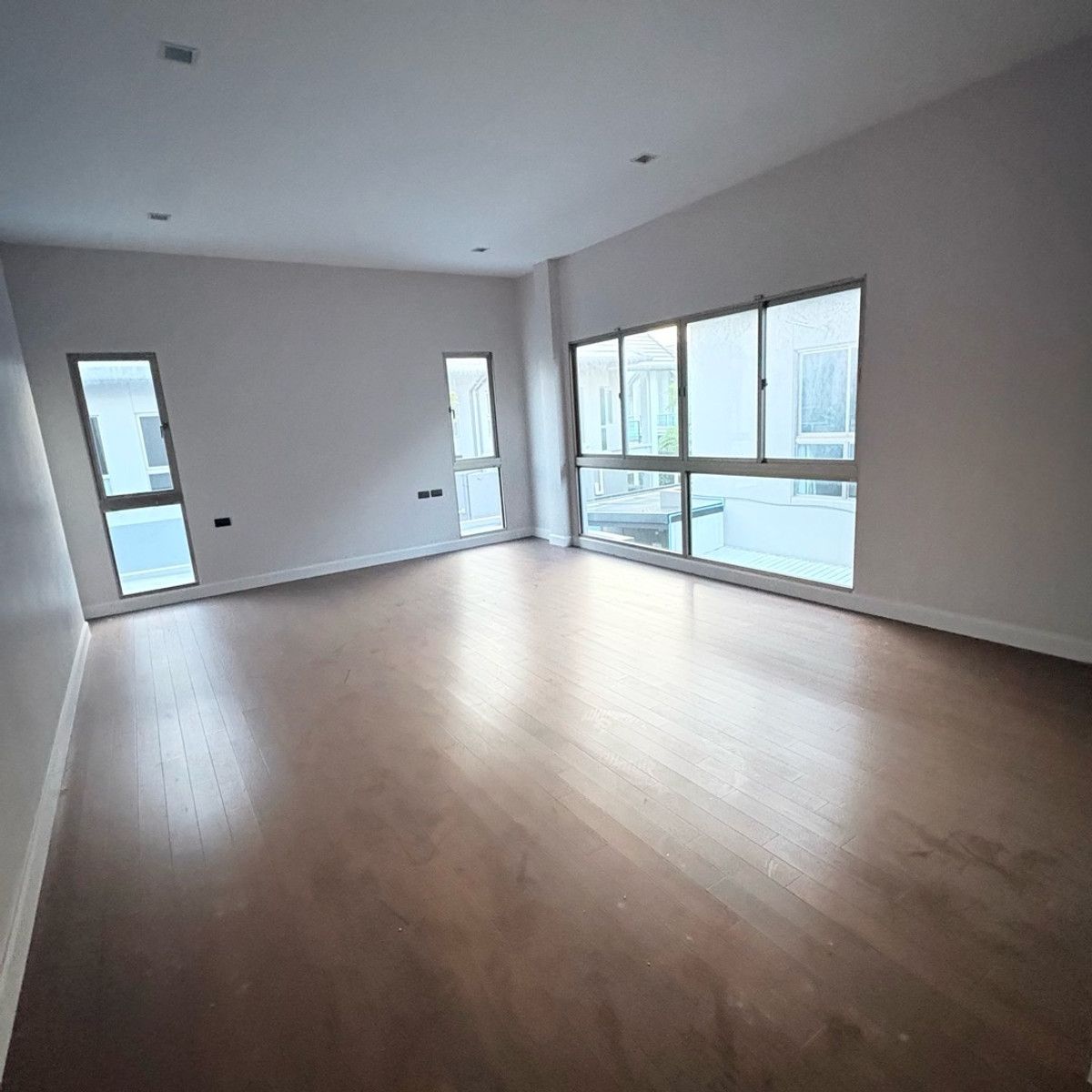 For SaleHouseSeri Thai, Ramkhamhaeng Nida : 📌Bangkok Signature house for sale, Serithai corner plot, special price, much lower than cost.