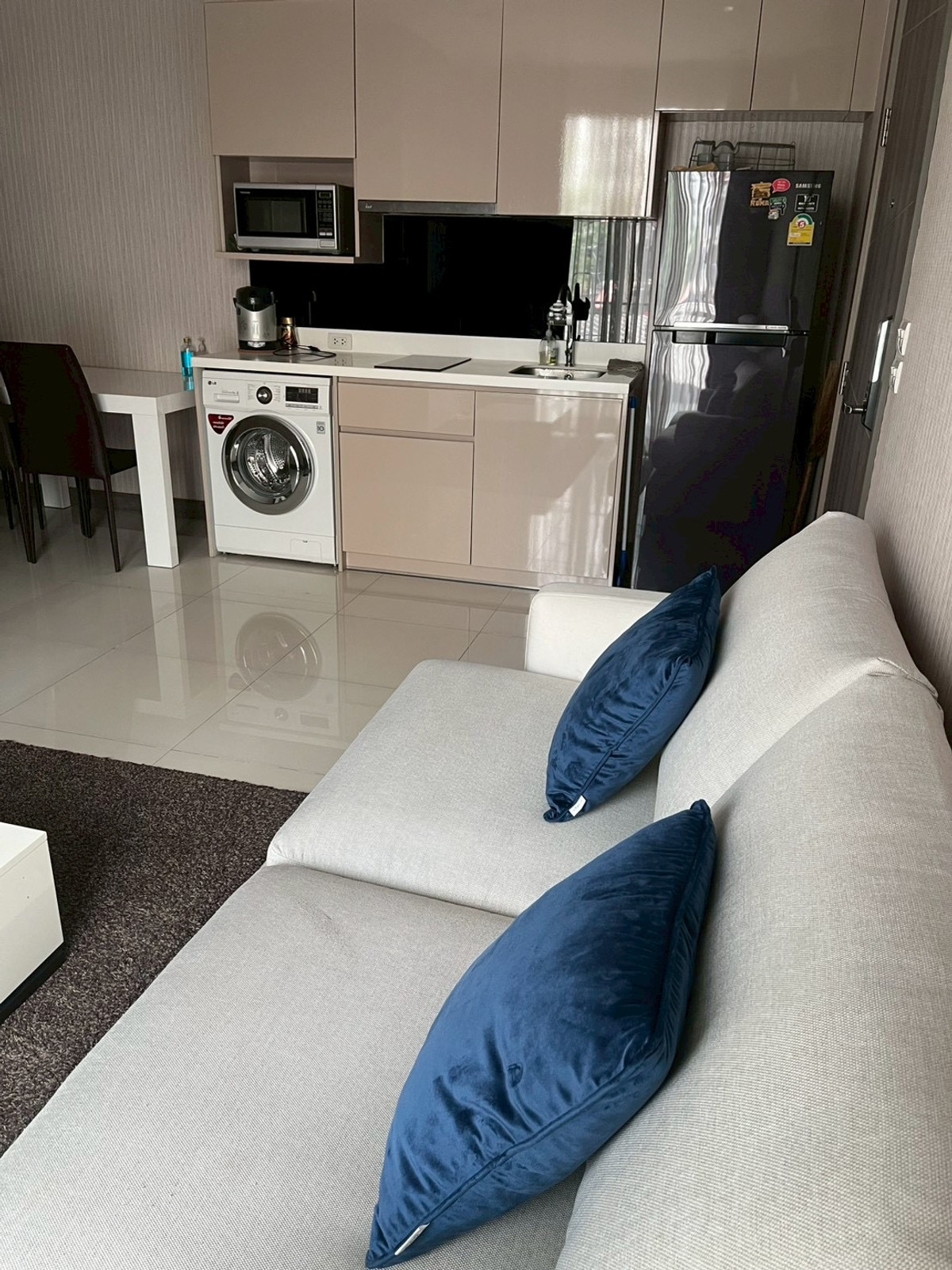 For SaleCondoSukhumvit, Asoke, Thonglor : Trapezo Sukhumvit 16 / 2 Bedrooms (SALE WITH TENANT), Trapezo Sukhumvit 16 / 2 Bedrooms (Sale with Tenant) BJ114