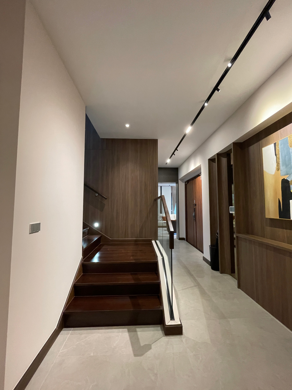 ขายบ้านเลียบทางด่วนรามอินทรา : "หนึ่งเดียวบนเลียบด่วน! Cira Residences บ้านเดี่ยว Ultra-Luxury 3.5 ชั้น พื้นที่ 845 ตร.ม. พร้อมสระว่ายน้ำส่วนตัว | ใกล้ทองหล่อ-พระราม 9 เพียงไม่กี่นาที (สังคมส่วนตัวเพียง 9 ยูนิต)"