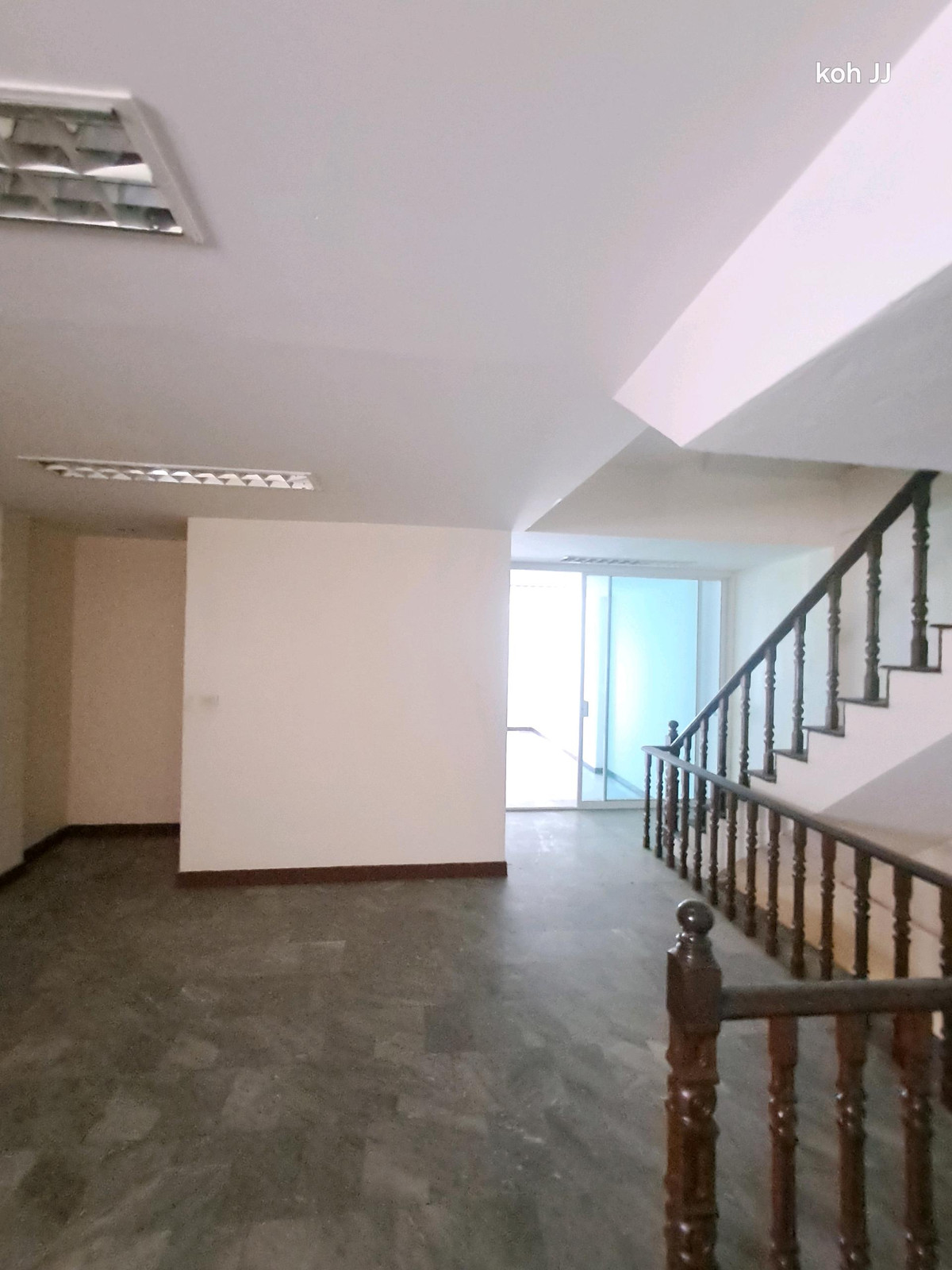 For RentTownhomePattanakan, Srinakarin : 🔥 Urgent for rent! Very cheap! Townhome with 5 floors, full of space 🔥
Prime location: opposite Seacon Square (Soi Srinakarin 40)
The best value in this area!