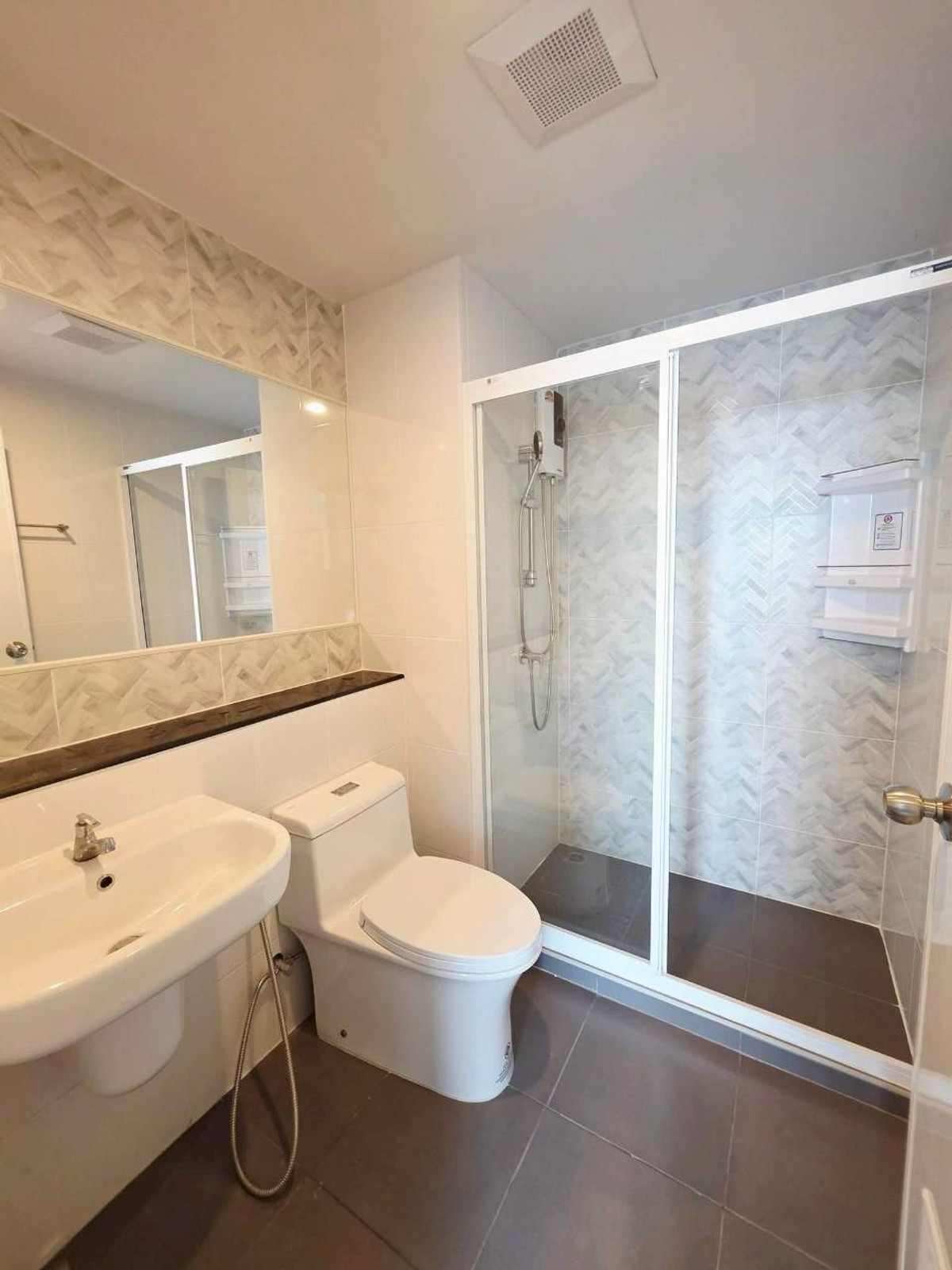 ให้เช่าคอนโดบางนา แบริ่ง ลาซาล : ✅ REGBN130 ✅ Line : @p2nproperty